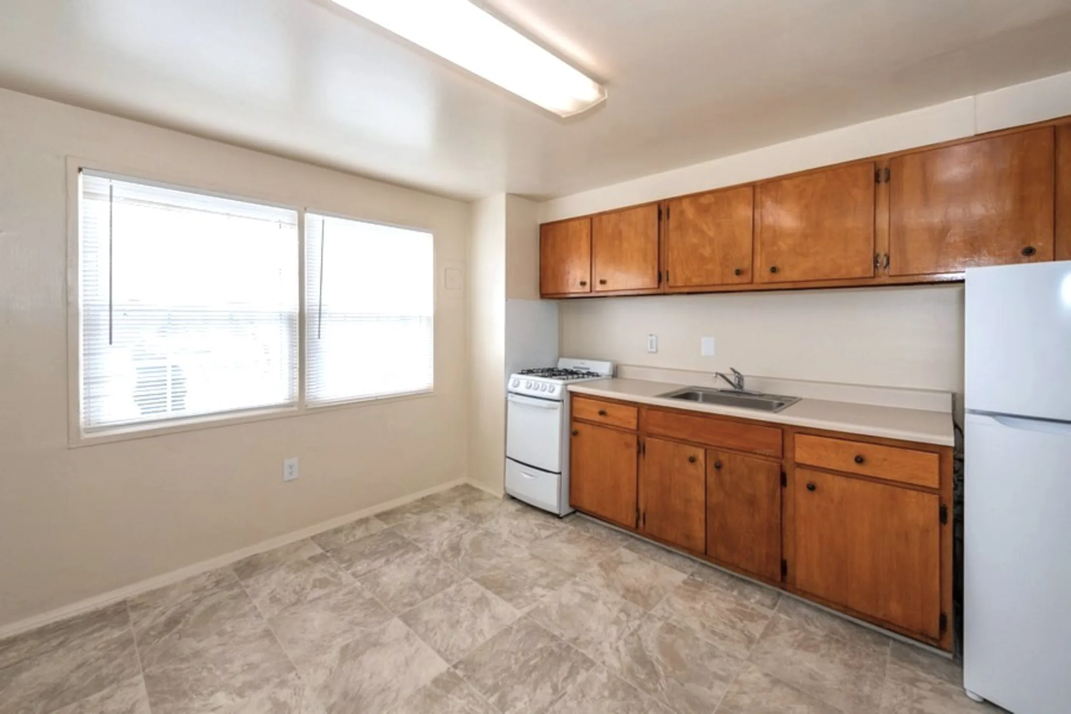 Water's Edge Townhomes 3953 McDowell Ln Halethorpe, MD Apartments