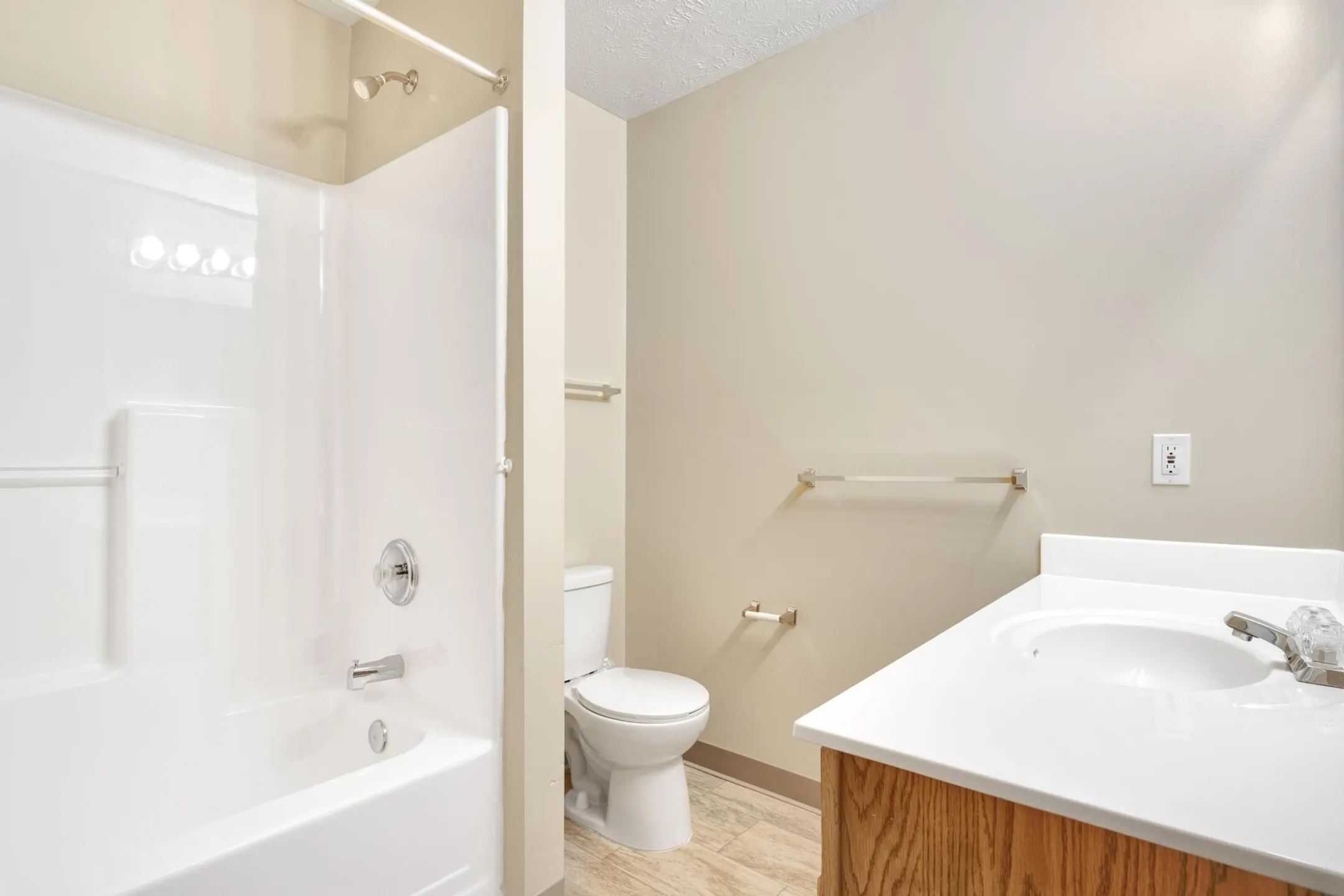 Bathroom - Parkwood Village Apartments - Brunswick, OH