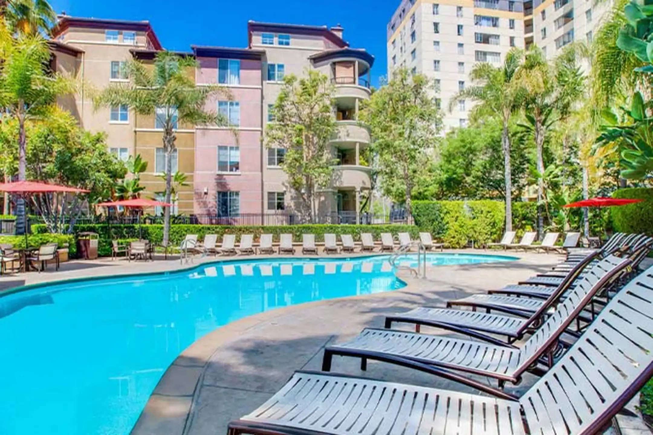 Villas at Park La Brea Apartments Apartments Los Angeles, CA 90036