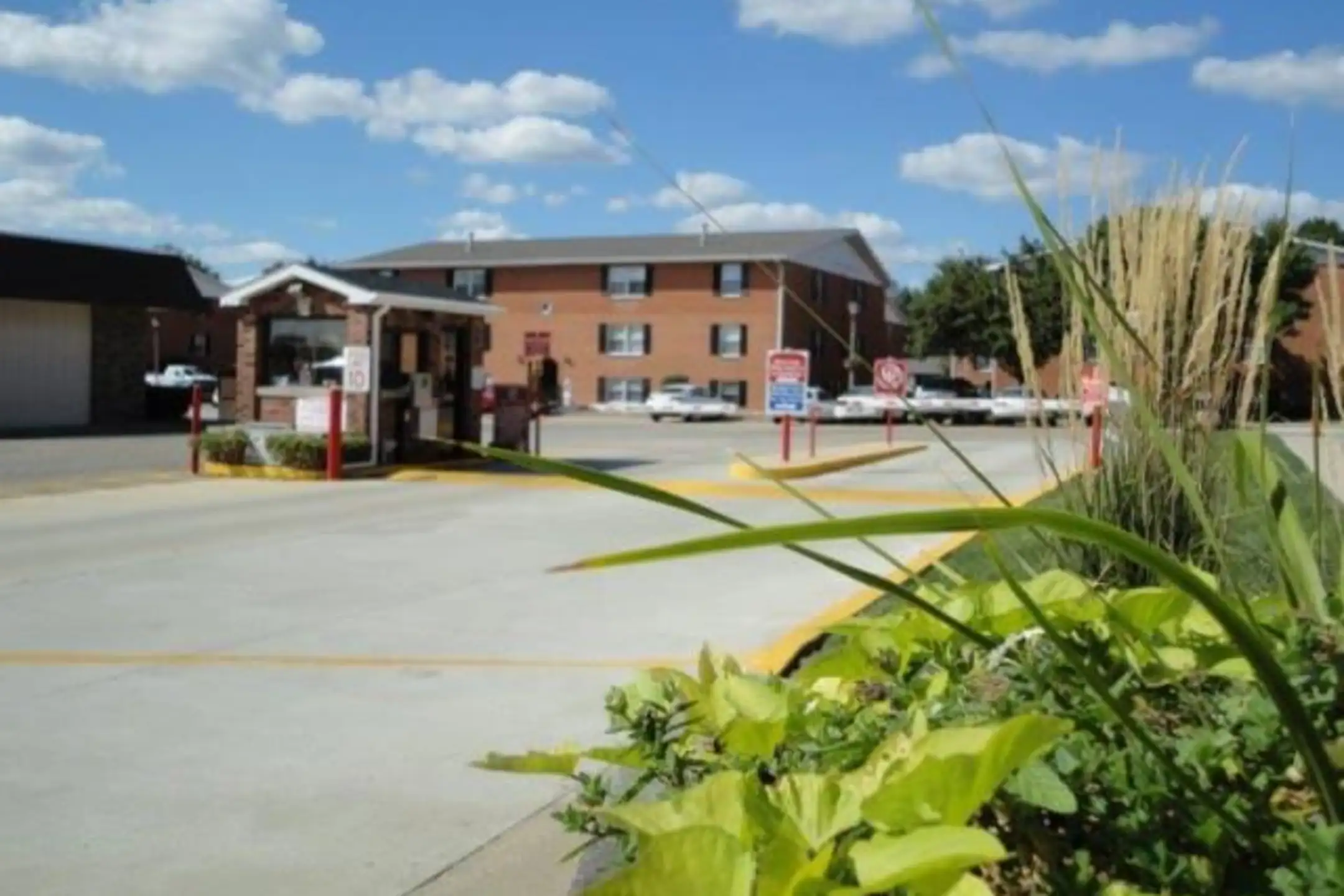 Westgate Apartments 1600 W Bradley Ave Champaign, IL Apartments for