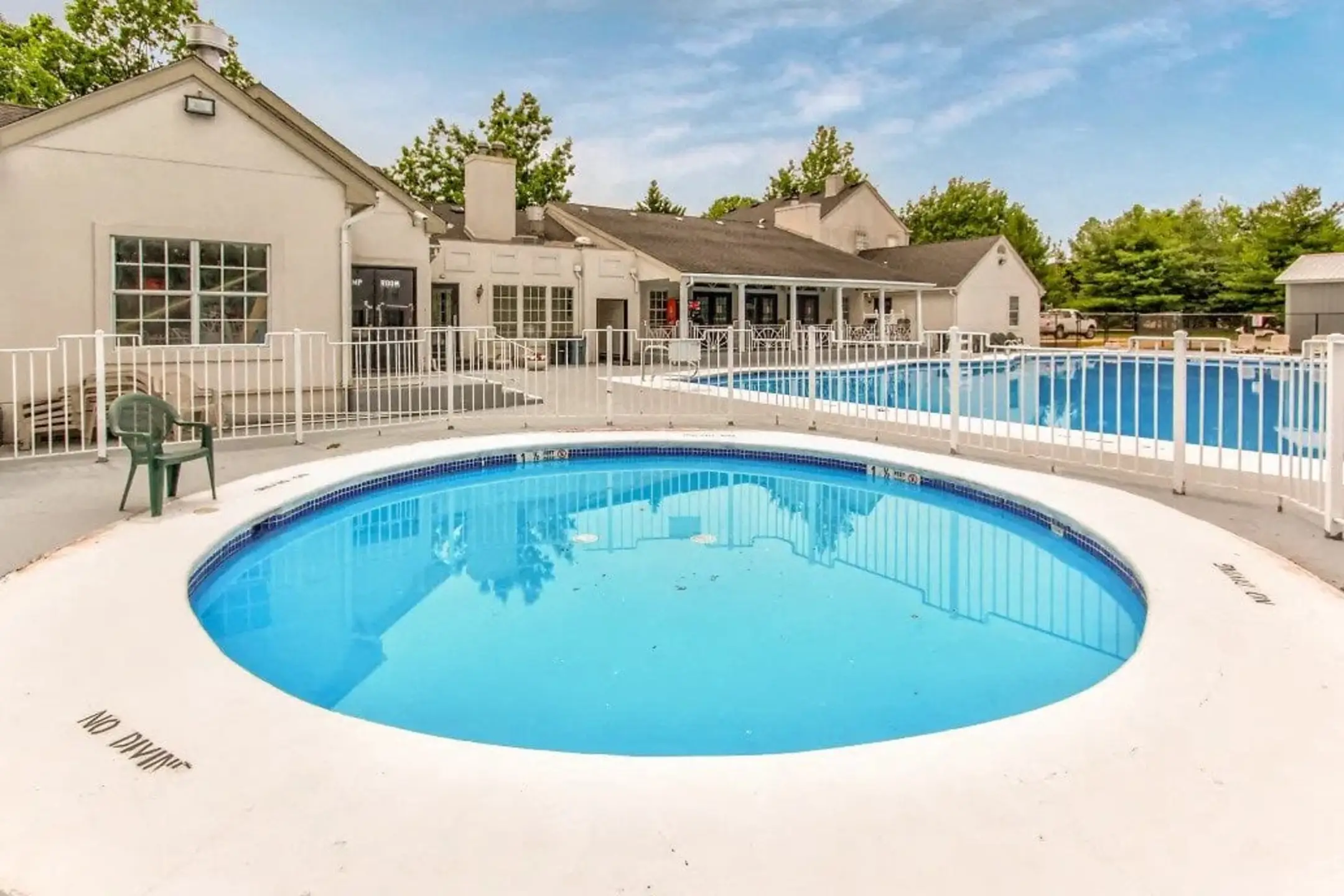 Royal Oaks East Garden 701 Royal Oaks Ct Monmouth Junction, NJ