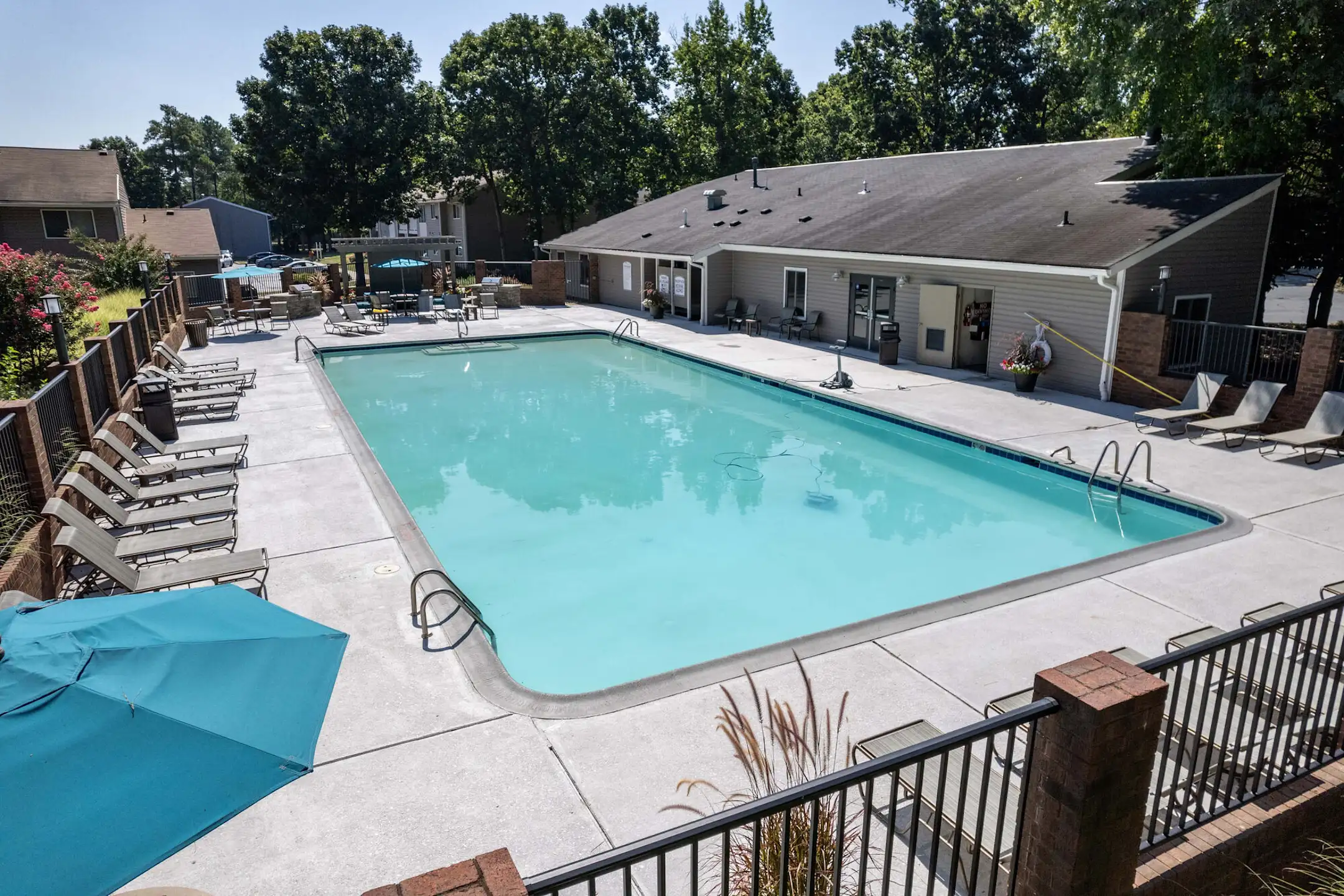 Pool - The Point at Beaufont - Richmond, VA