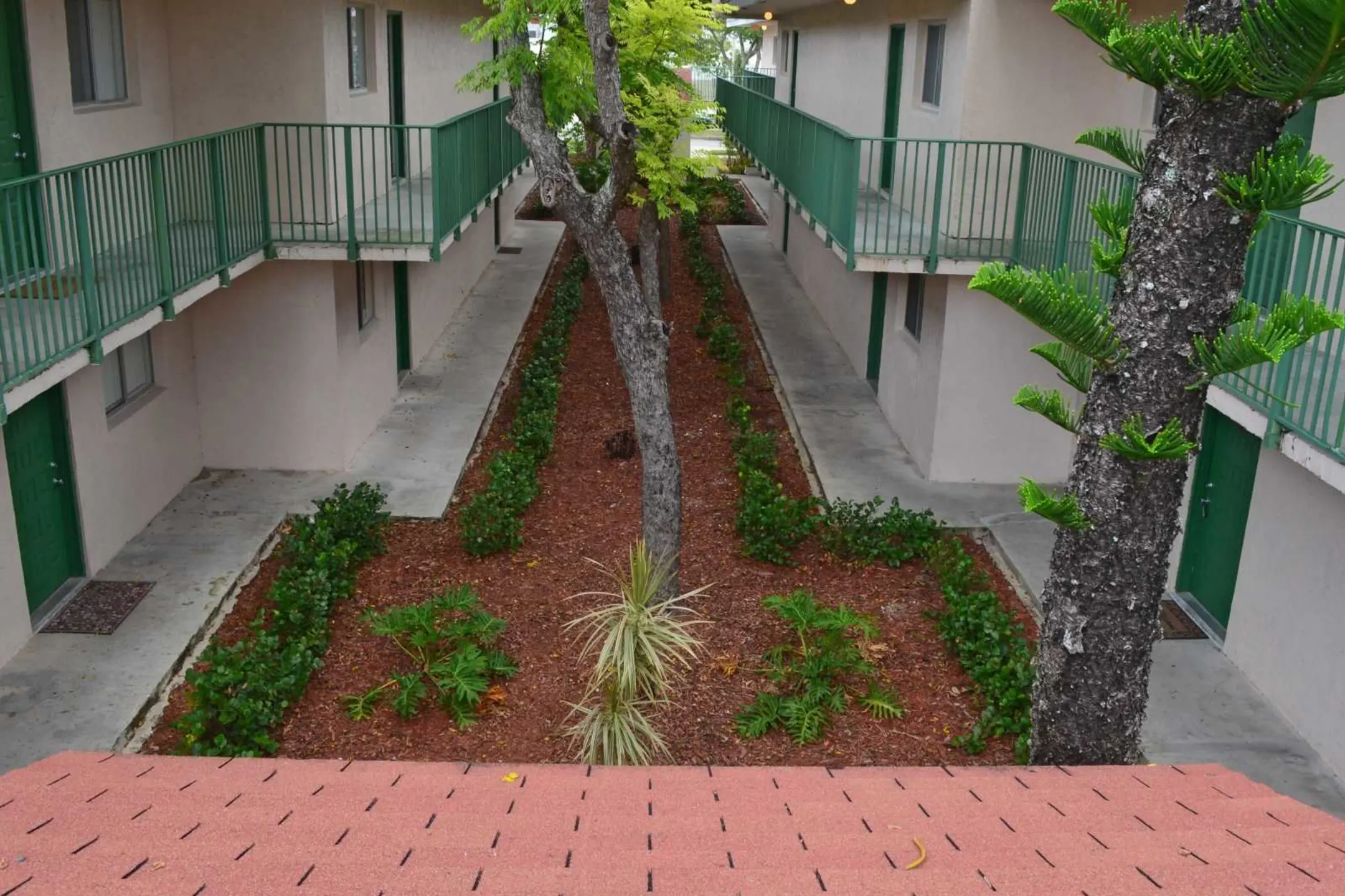 Building - Palm Island Club - Tamarac, FL