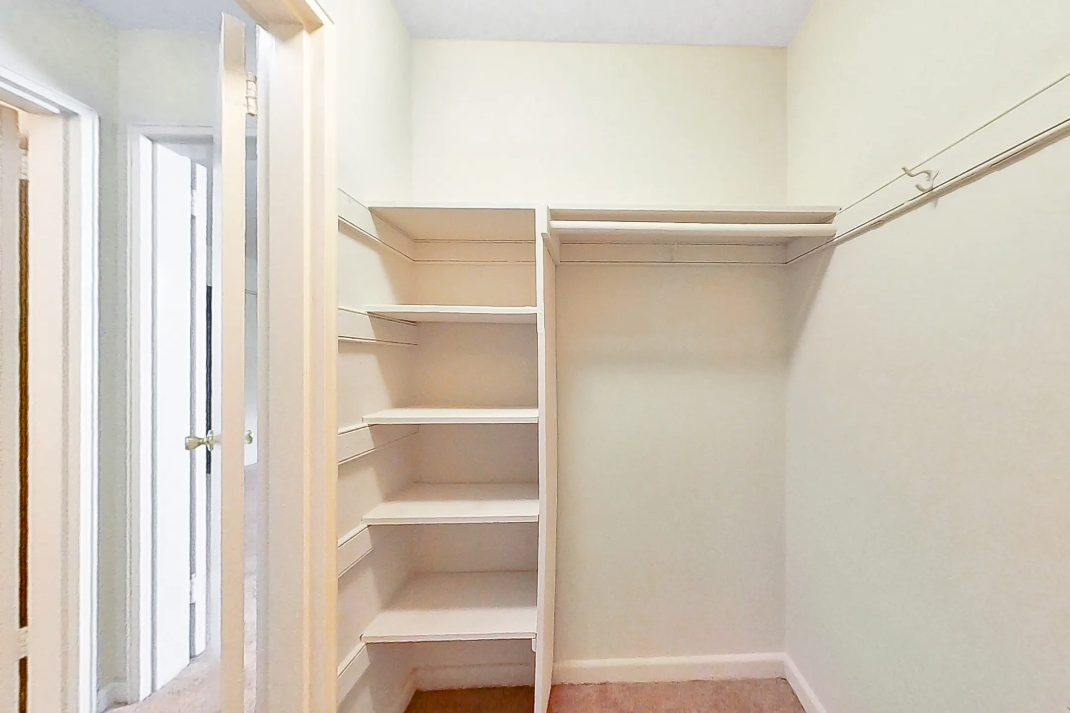 Queensbury Park/Oliver Gardens Apartments Hyattsville, MD 20781