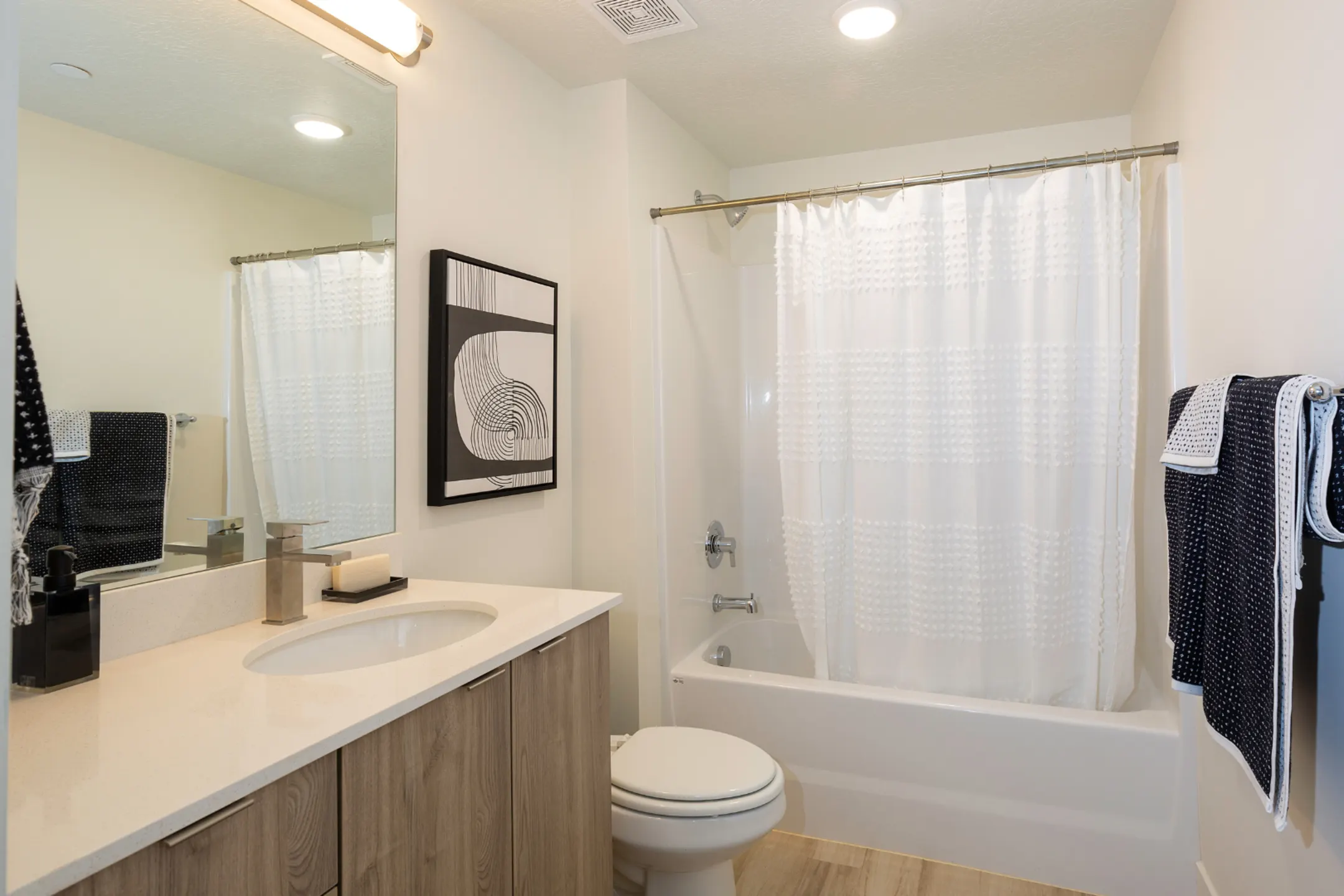 The ARLO Apartments Syracuse, UT 84075