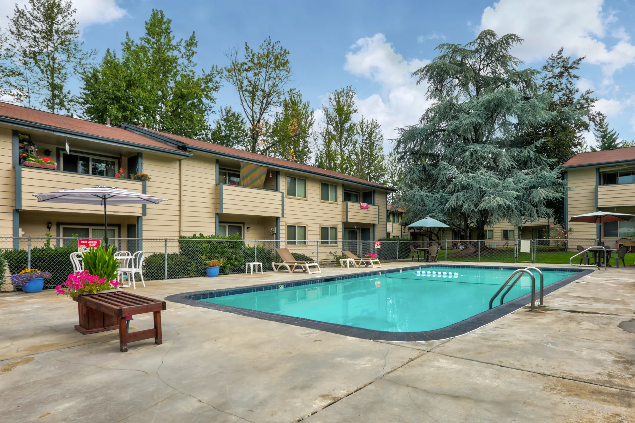 Pool - Laurelwood Estates - Portland, OR
