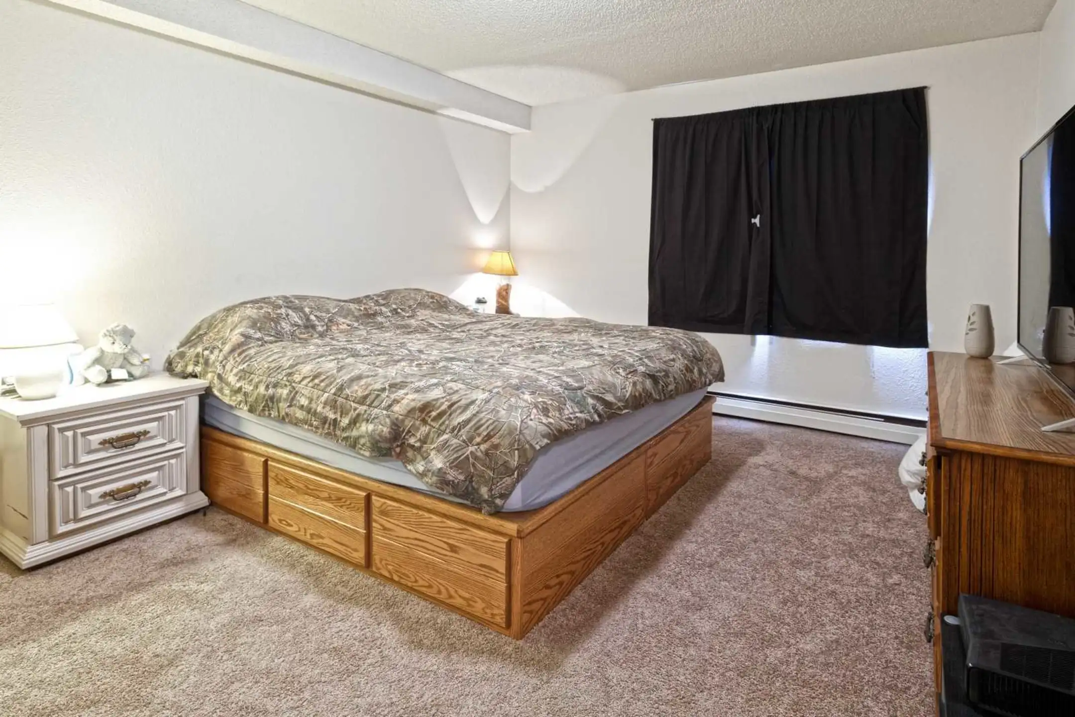 Bedroom - The Bluffs Apartments - Monticello, MN