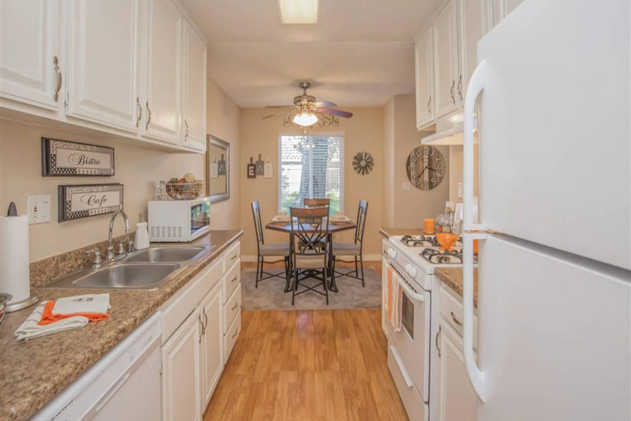 La Veta Grand Apartments Orange, CA 92866