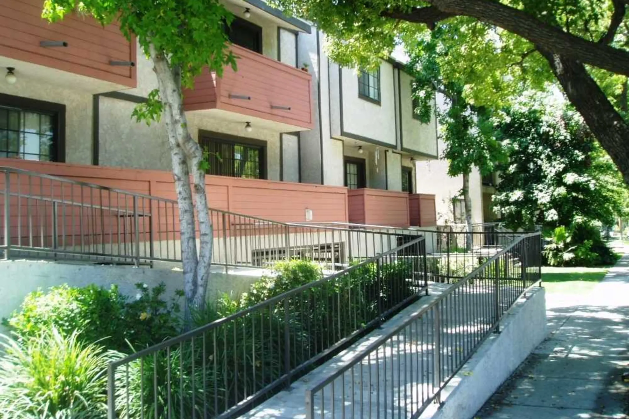 Building - Myrtle Street Apartments - Glendale, CA