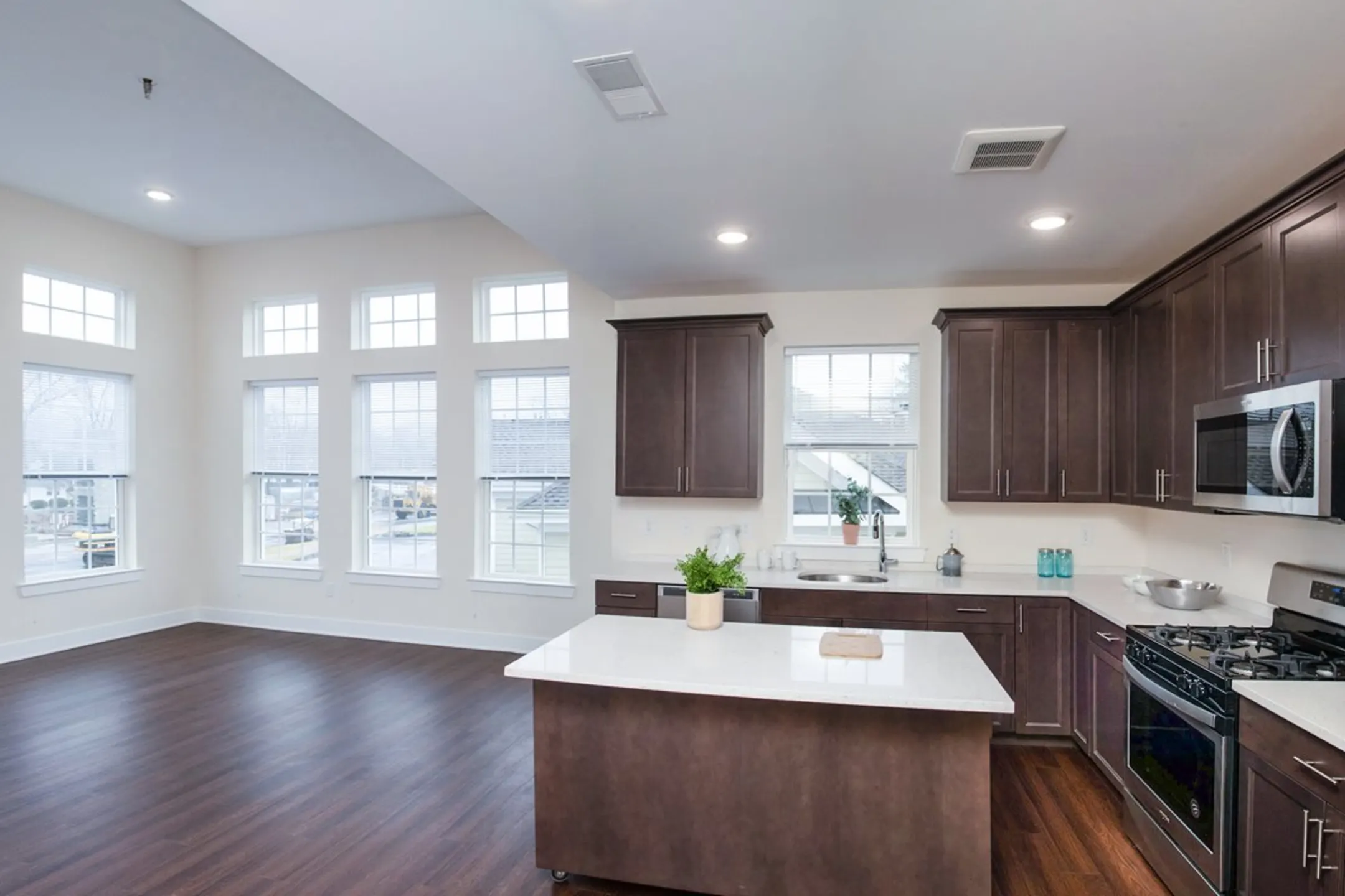 Washington Promenade Apartments Dumont, NJ 07628