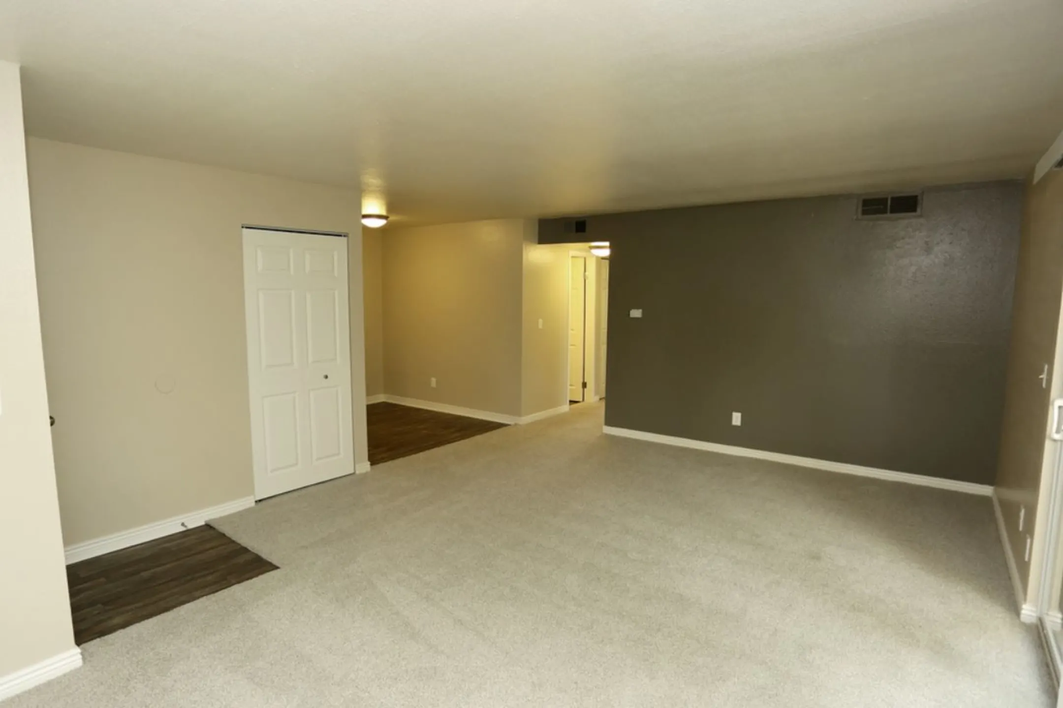 Living Room - Aspenleaf Apartments - Fort Collins, CO