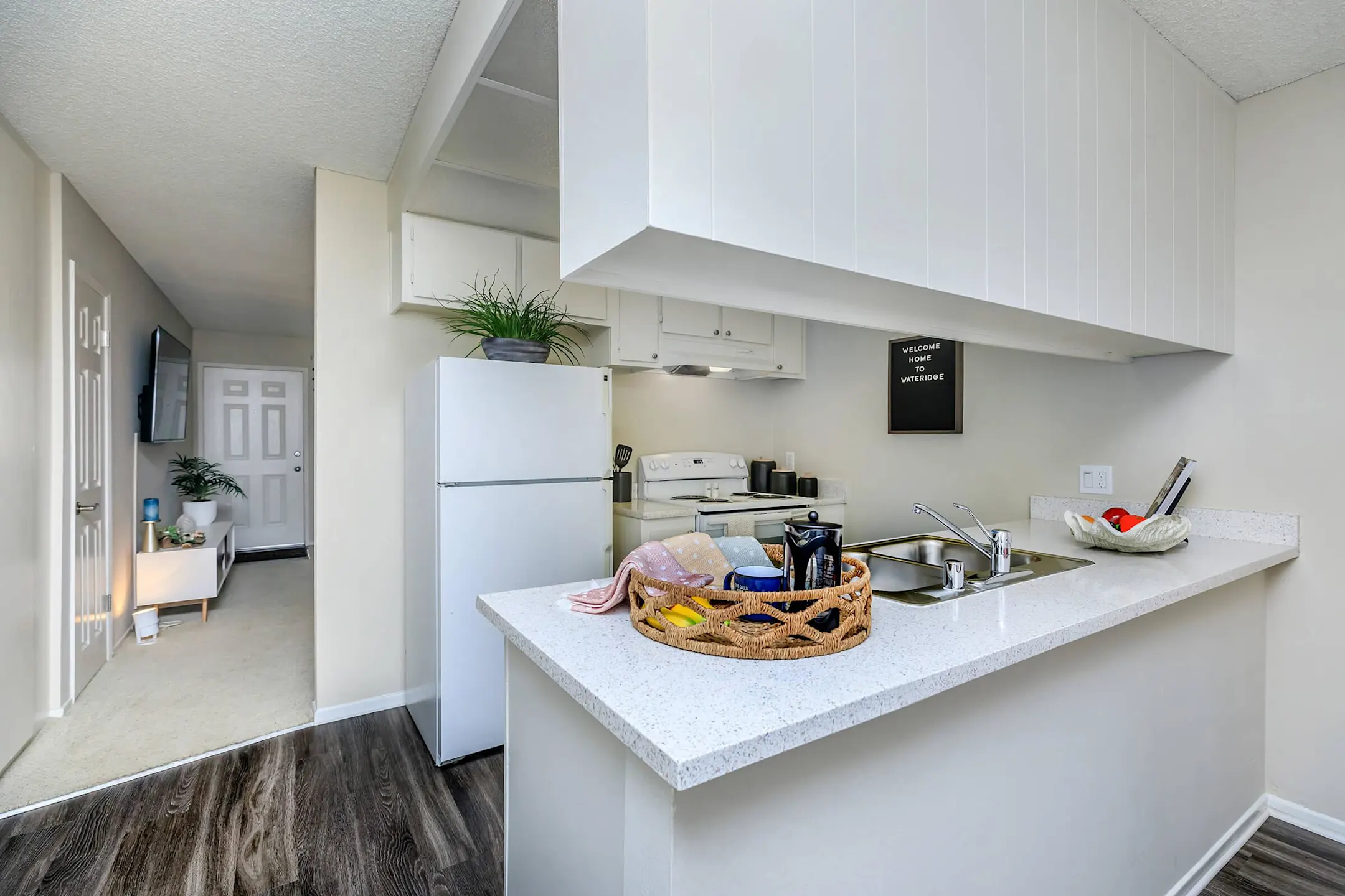Kitchen - Wateridge Apartment Homes - Anaheim, CA