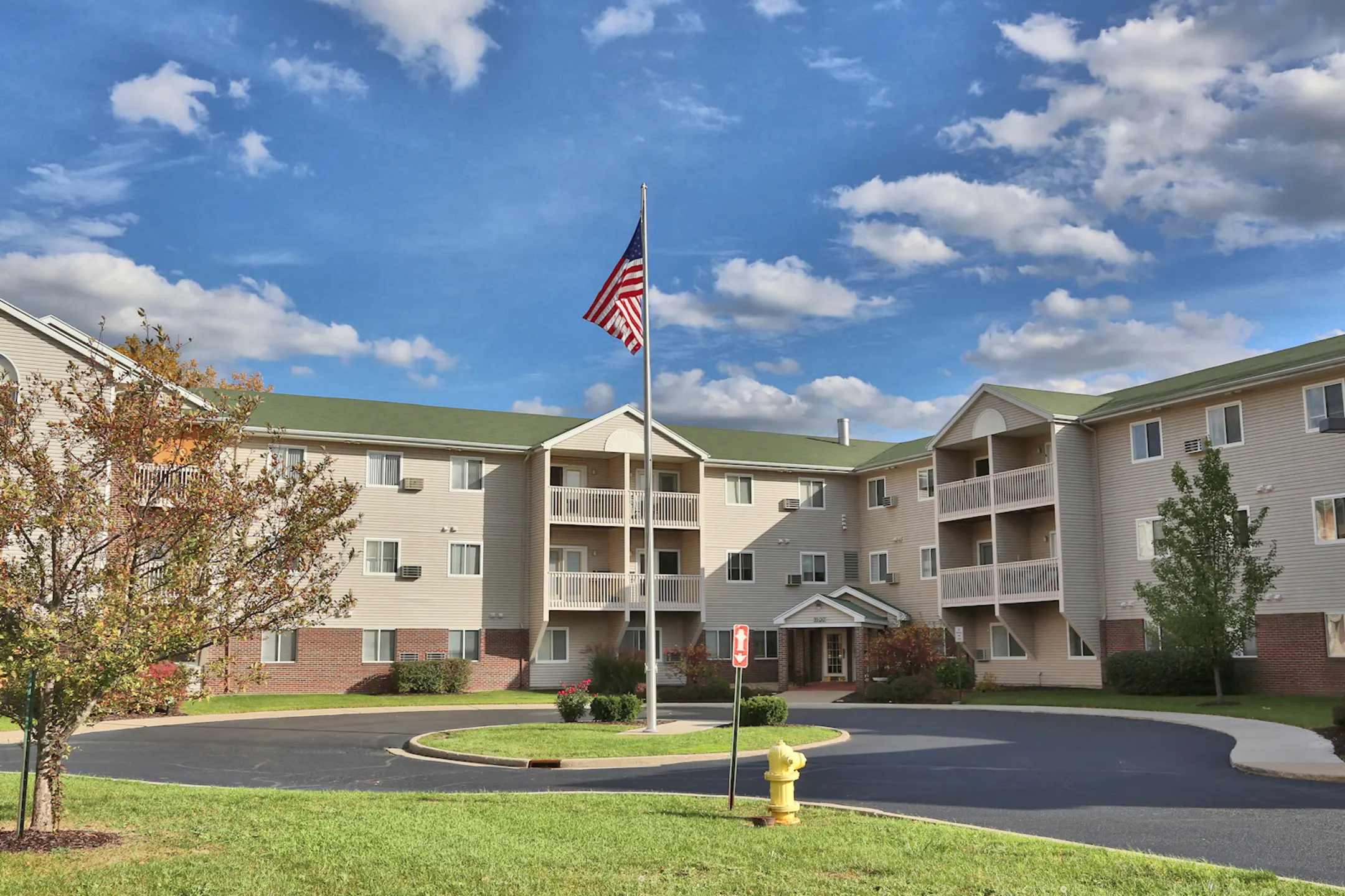 Covington Woods Apartments - Lansing, MI 48917