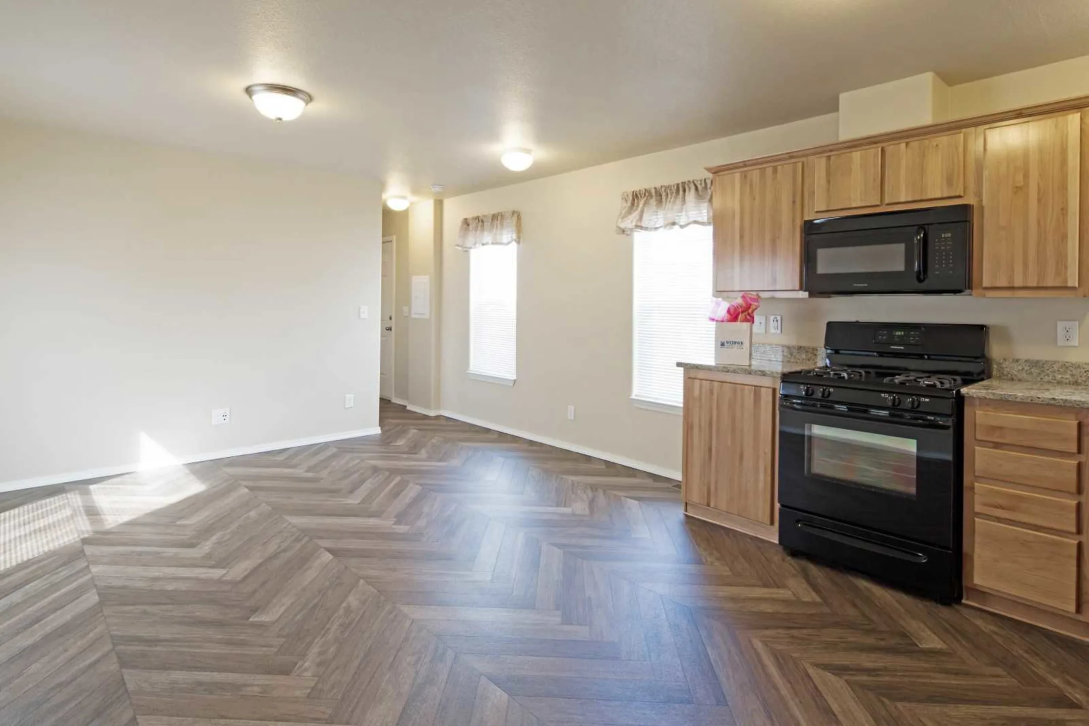 Living Room - Four Seasons Apartments - Anchorage, AK