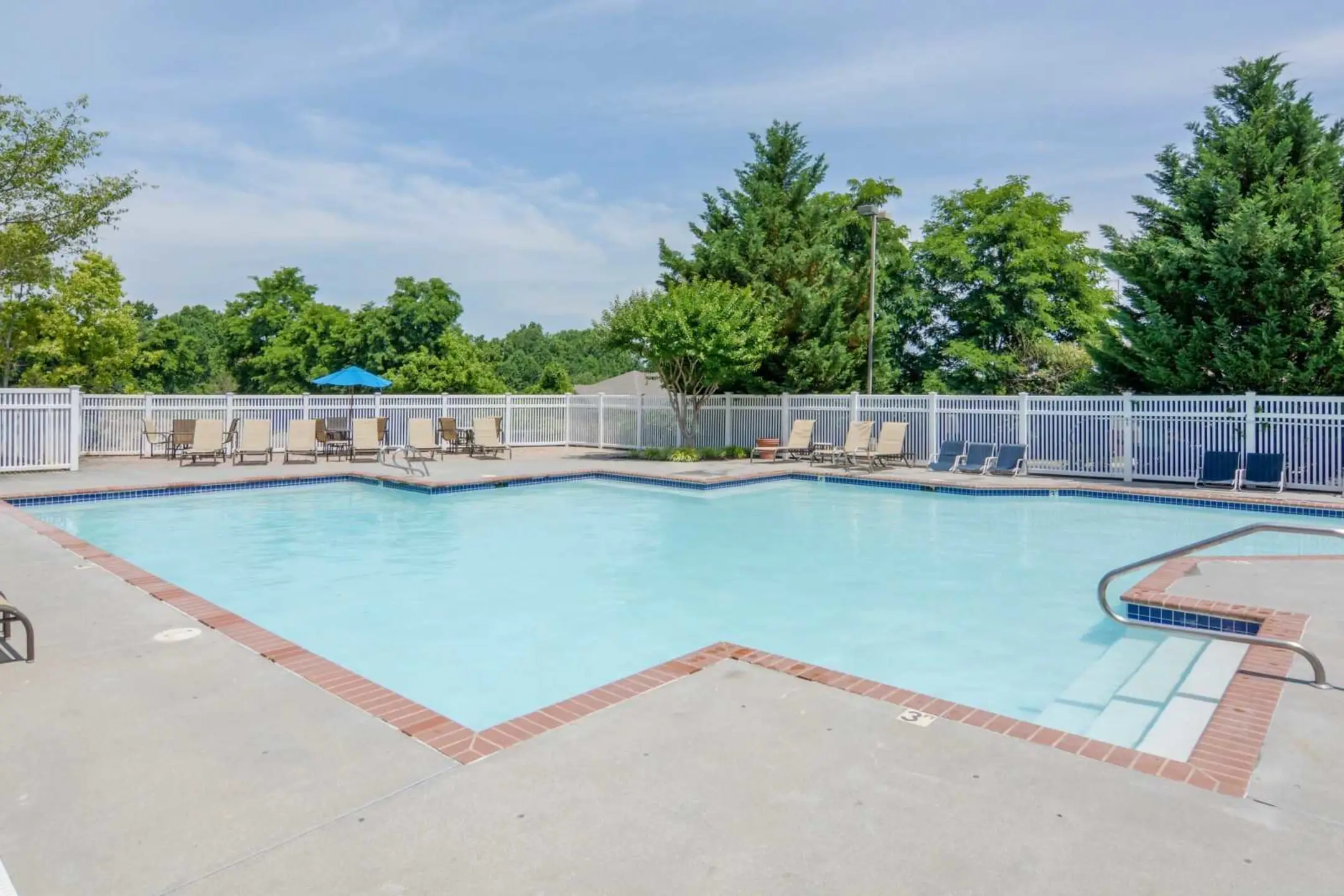 Pool - The Vistas at Dreaming Creek - Lynchburg, VA