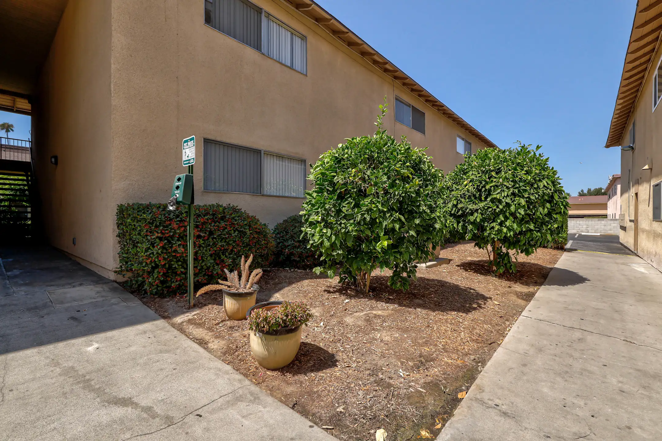 Building - Arlington Gardens - Riverside, CA