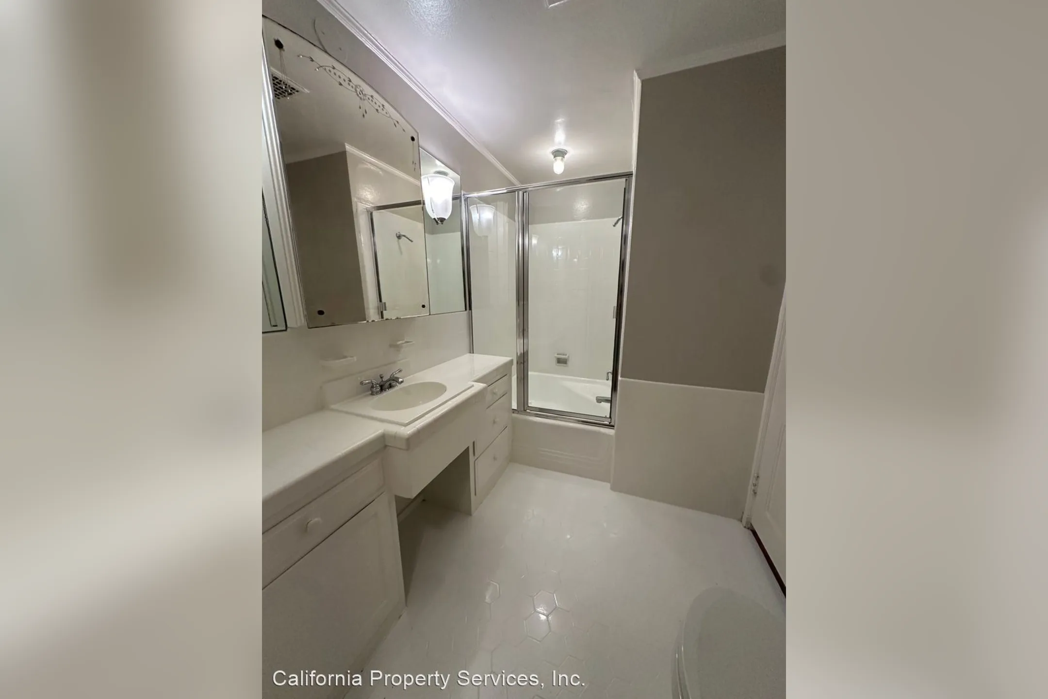 Bathroom - Marina Pierce Apartments - San Francisco, CA
