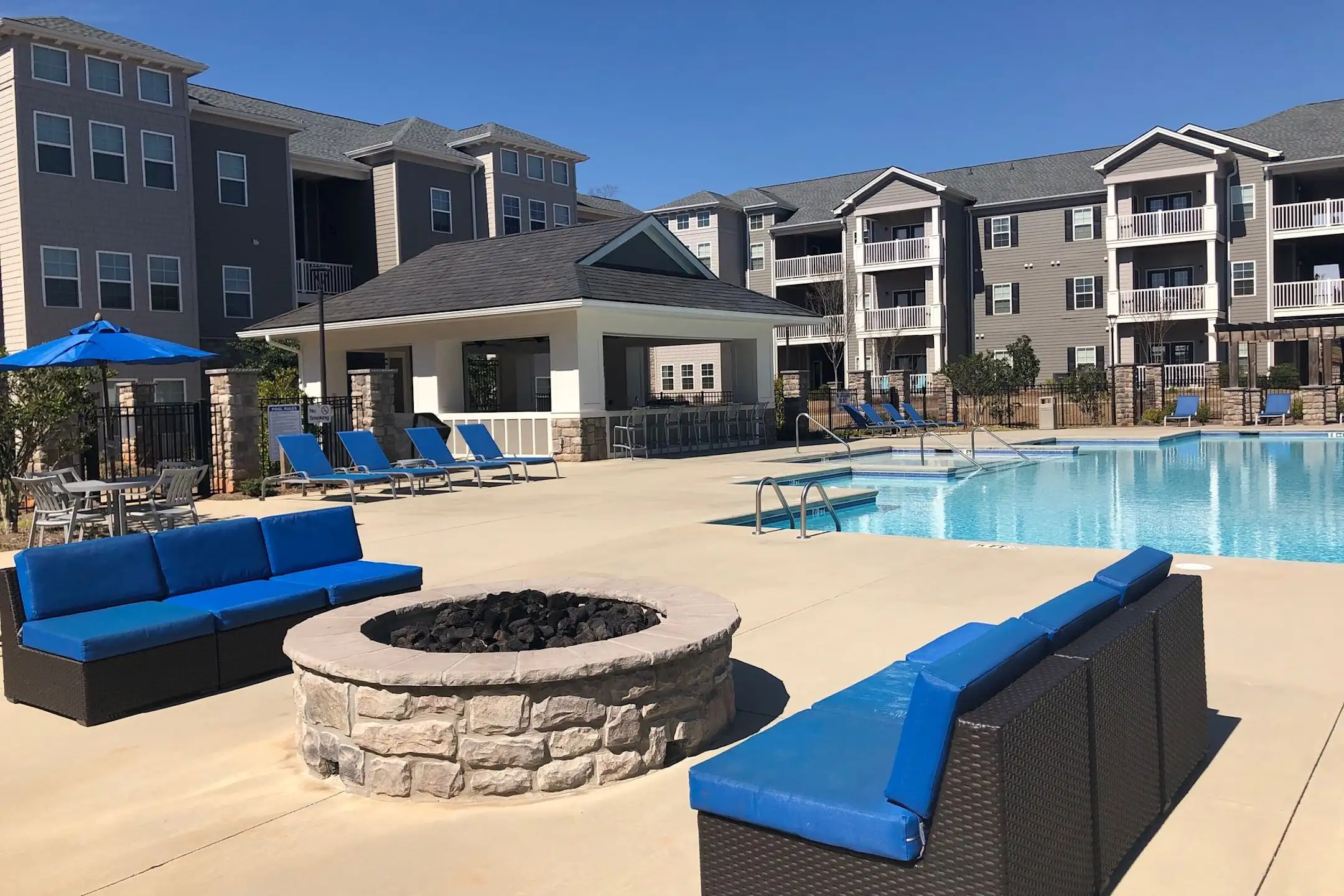 Larkspur Pointe 1000 Knights Spur Court Simpsonville, SC Apartments