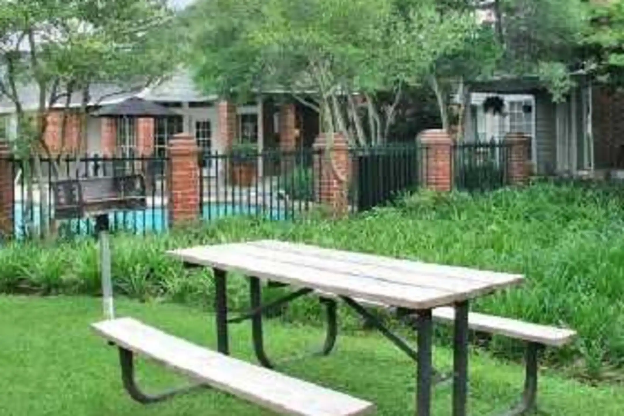Pool - Tallow Wood Apartments - Bossier City, LA