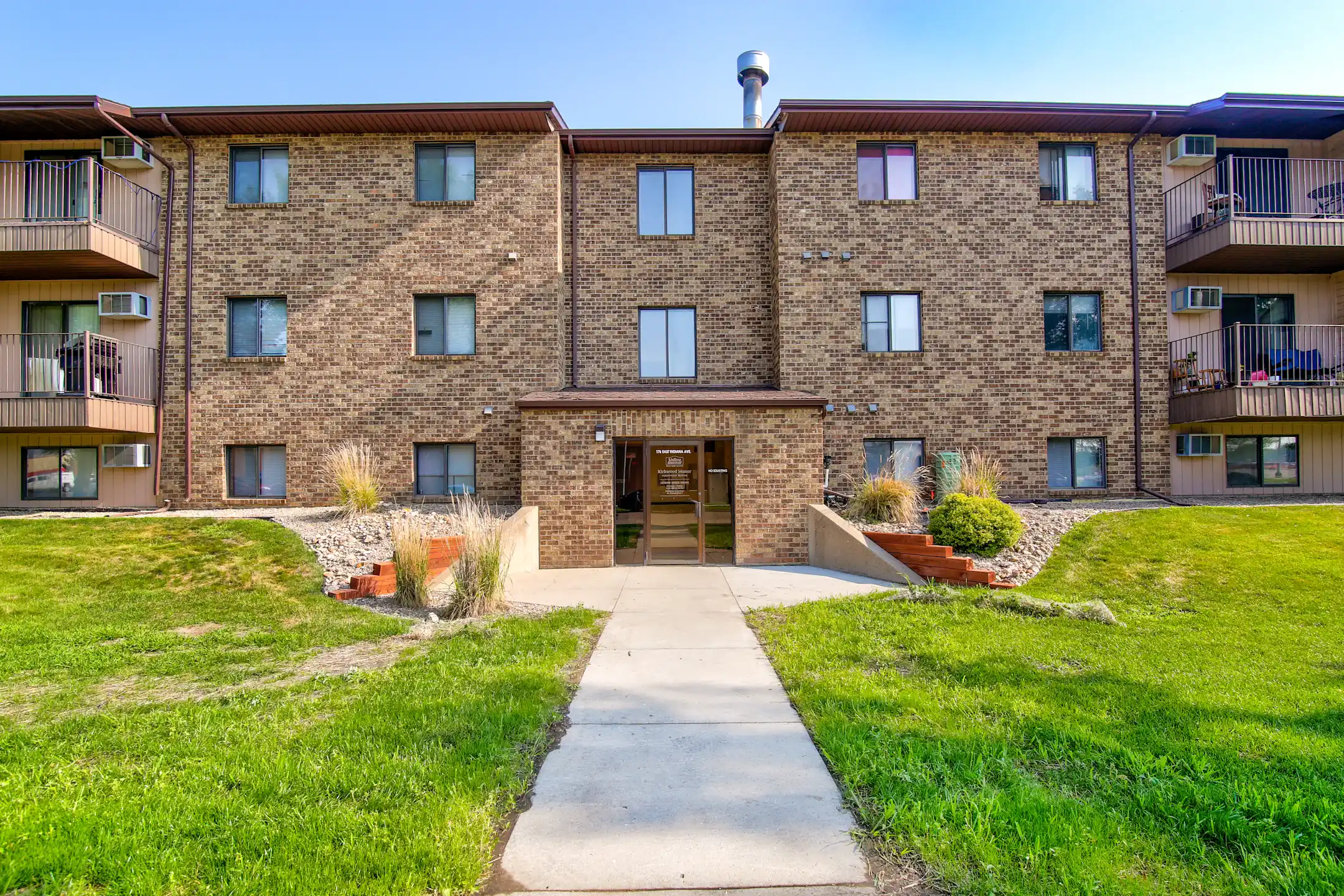 Building - Kirkwood Manor Apartments - Bismarck, ND