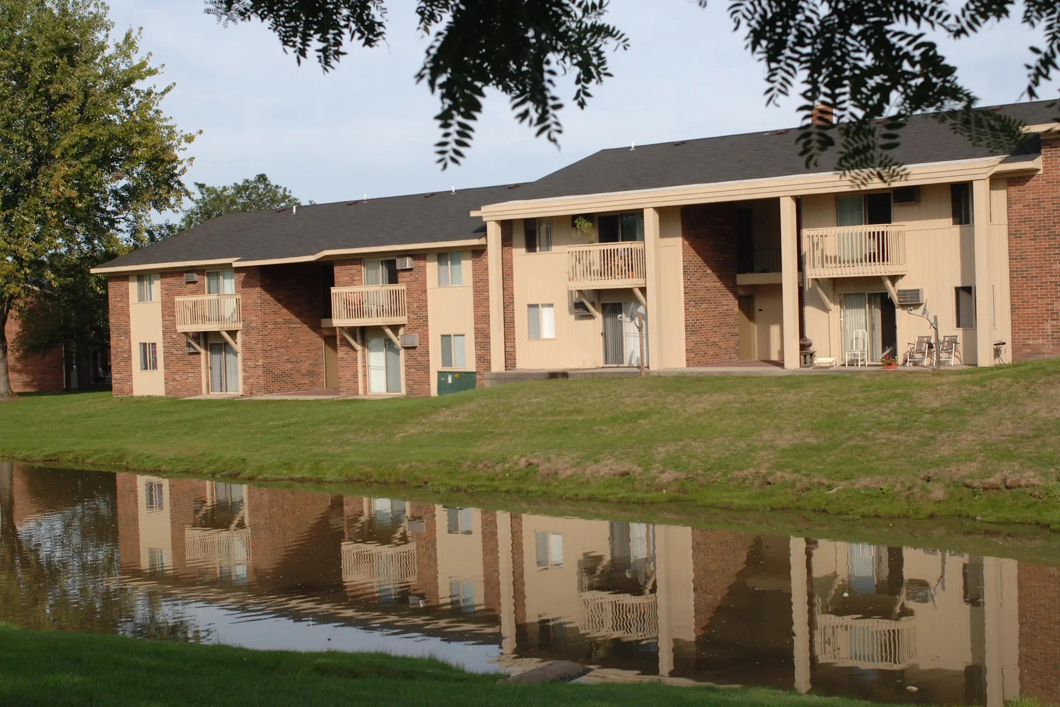 Breton Court Apartments 4705 N Breton Ct Se Grand Rapids MI