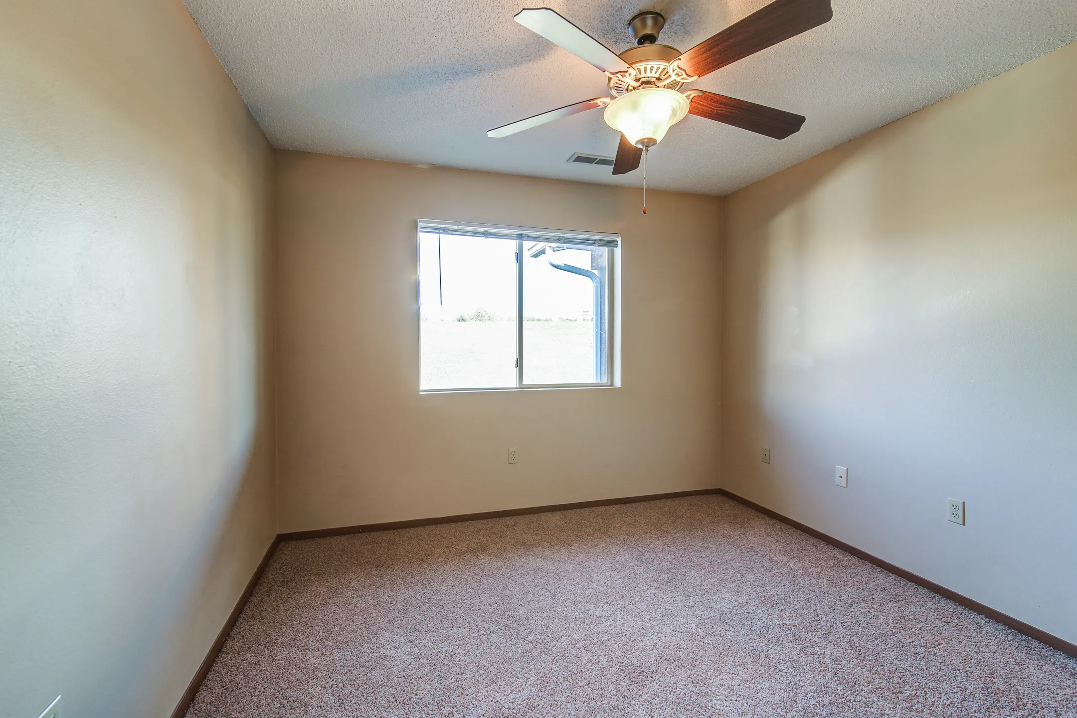 Bedroom - North Pointe Apartment Homes - Bismarck, ND