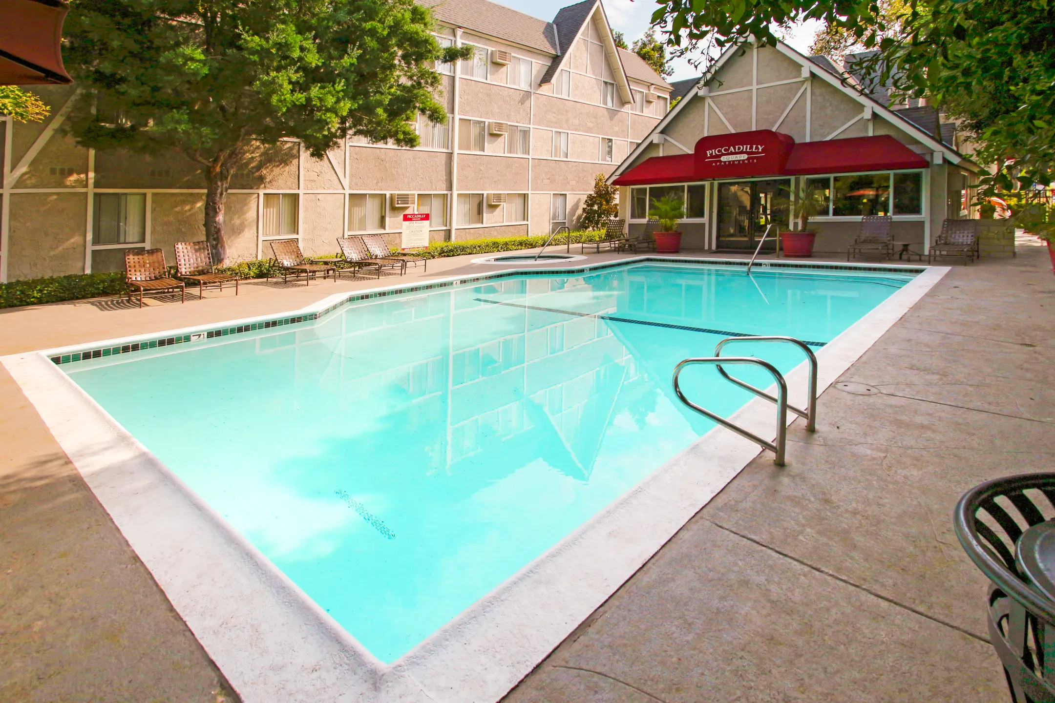 Piccadilly Square Apartments - Fullerton, CA 92831