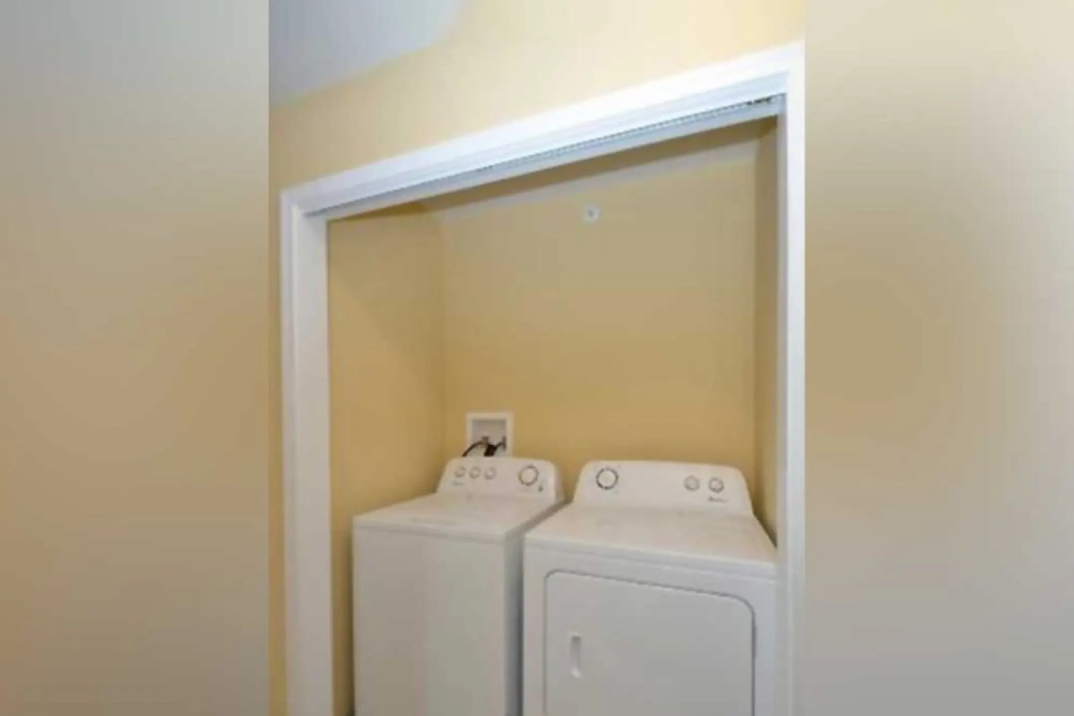 Parkview Apartments & Townhomes Apartments Spencerport, NY 14559