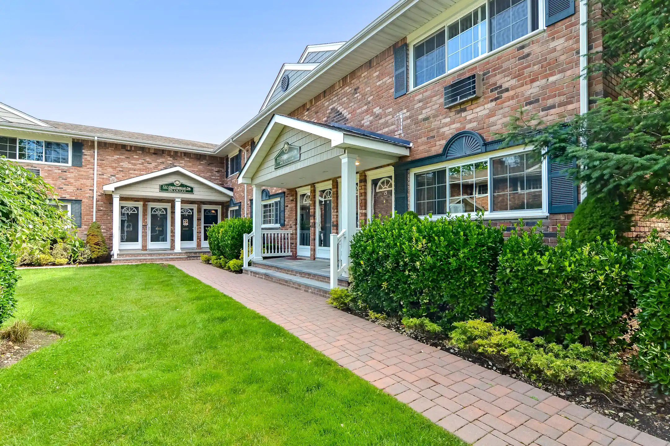 Fairfield Sunrise Gardens 721 Greenbriar Dr Bohemia, NY Apartments