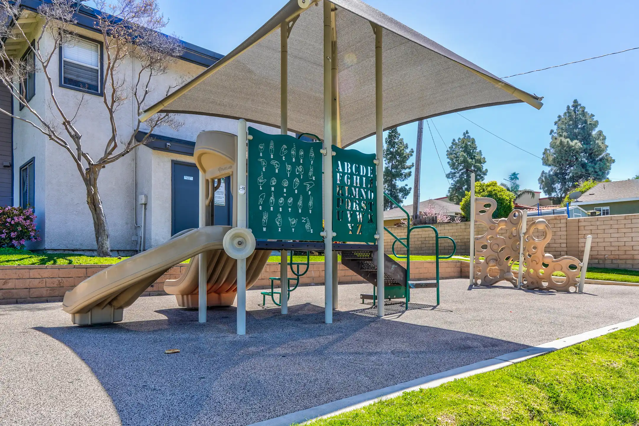 Lincoln Park Apartments 1261 Ryan Ln Corona, CA Apartments for Rent