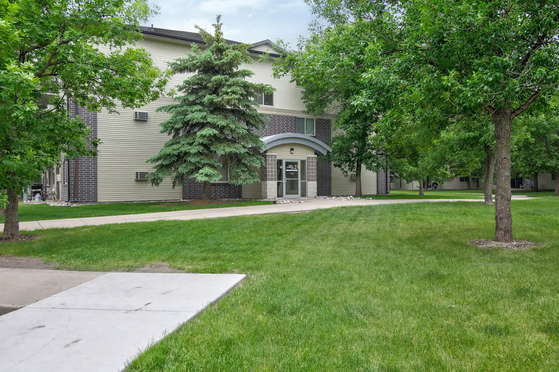 Campus Place 16 Apartments Grand Forks, ND 58203