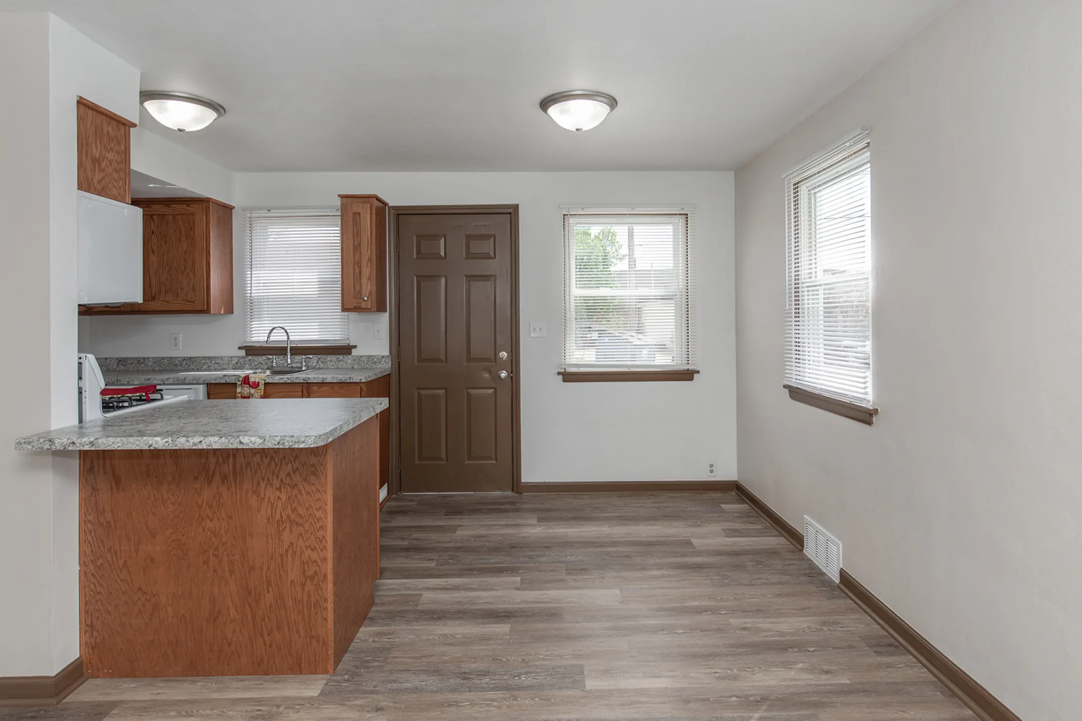 Kitchen - Downtown Town Homes - Bettendorf, IA
