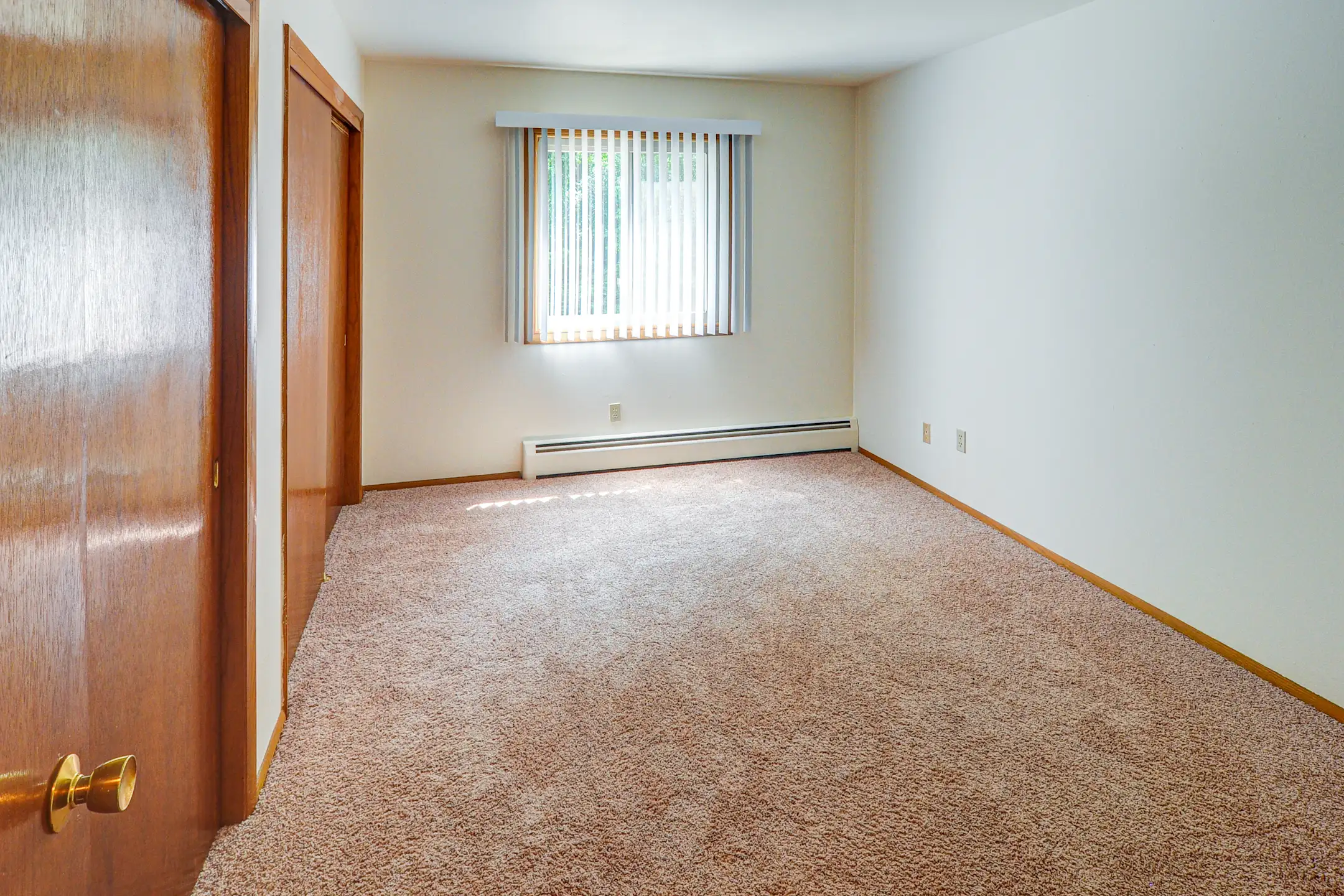 Ridge Manor Apartments 10600 W Grange Ct Hales Corners, WI