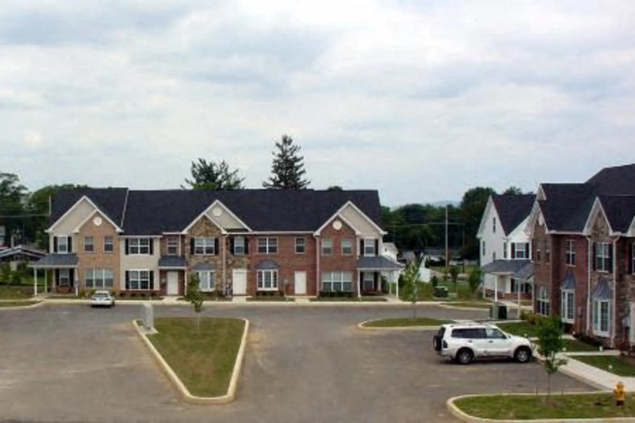 Building - Avalon Townhomes - Waynesboro, PA