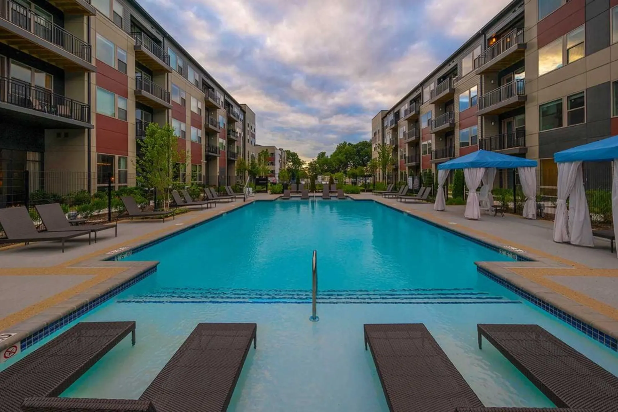 Avalon Arundel Crossing 820 Concorde Circle Linthicum Heights, MD