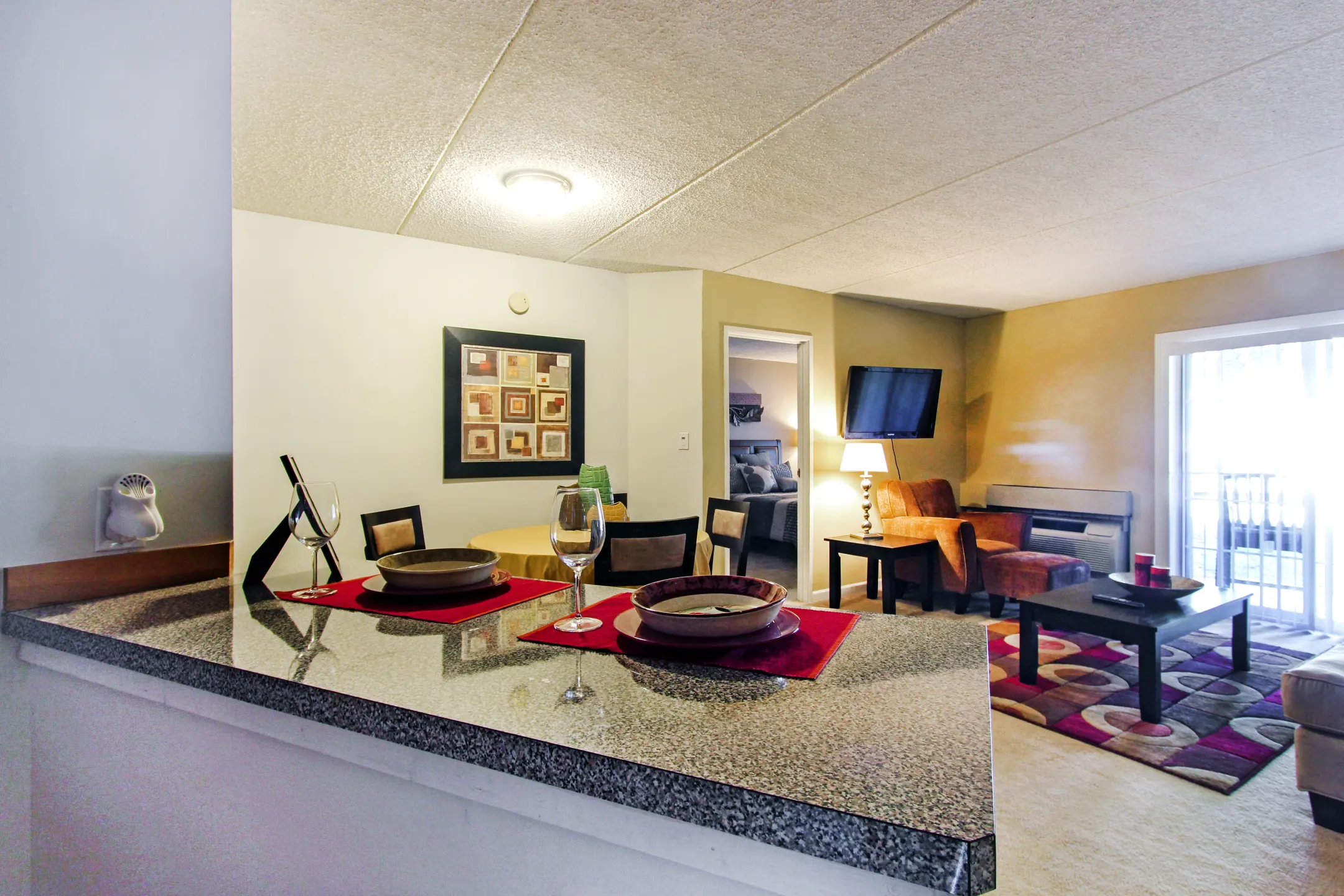 Living Room - Hudson Harbour Apartments - Poughkeepsie, NY