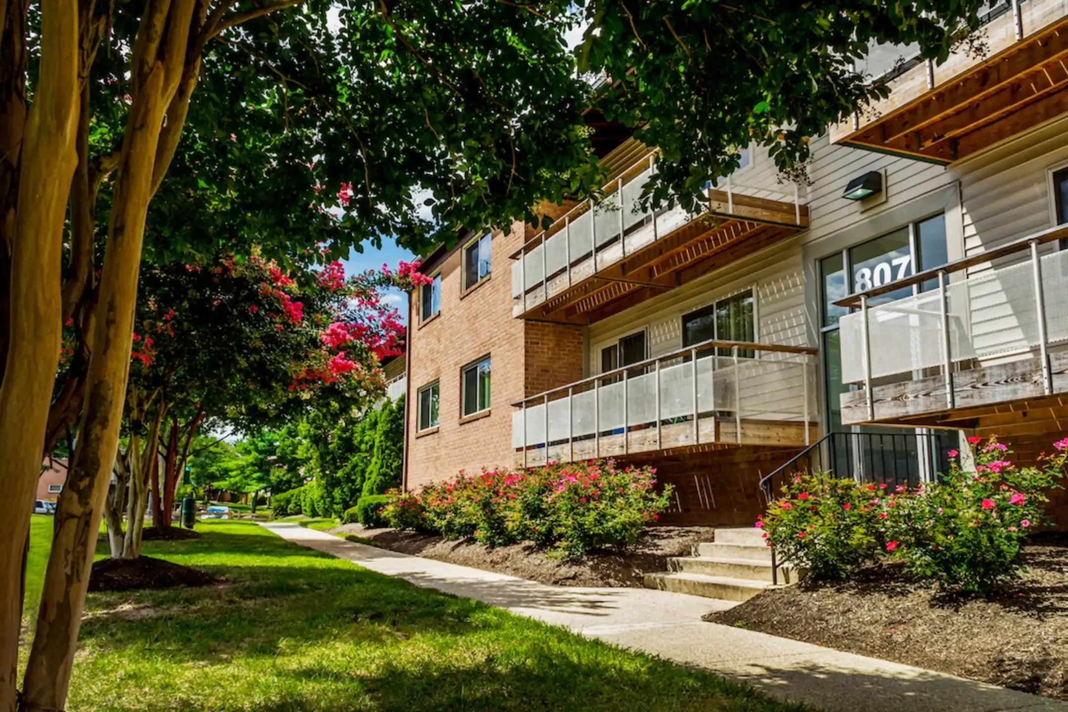 Laurel Park & Laurelton Court 801 8th Street Laurel, MD Apartments