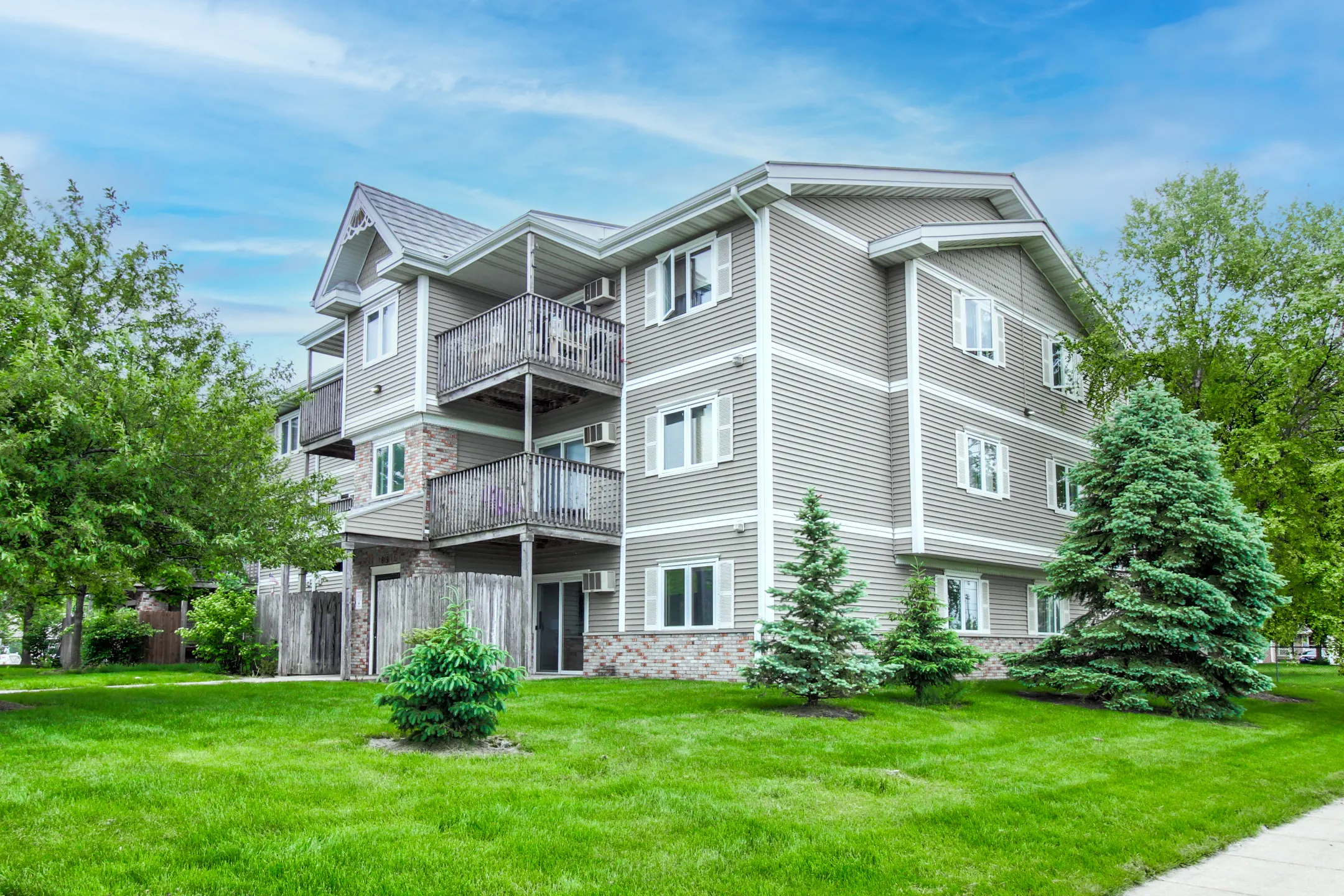 Oakland Pointe Apartments Altoona, IA 50009