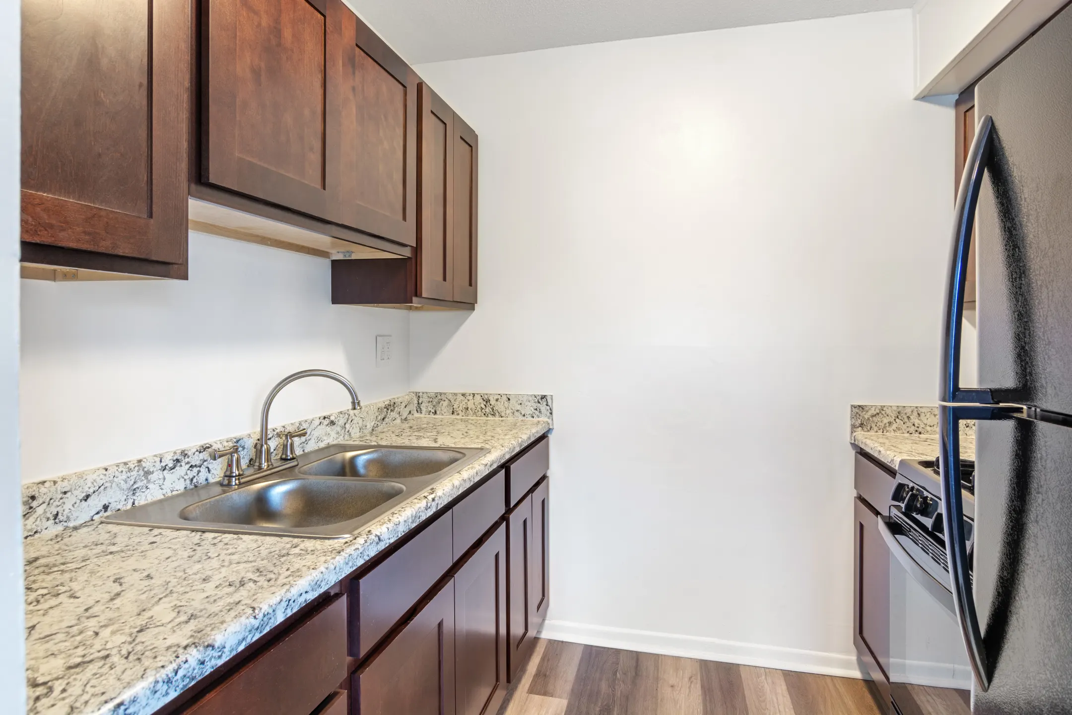 Mercury West Apartments 1601 Pennwood Dr Hampton, VA Apartments for