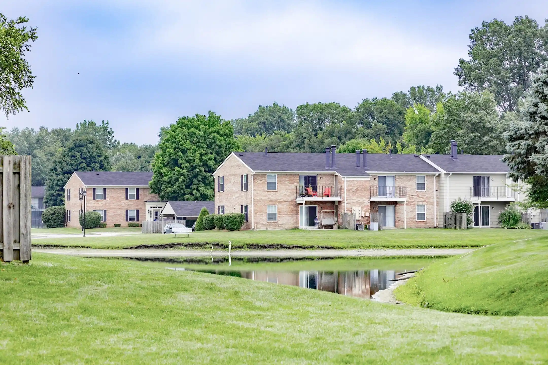 Williamsburg on The Lake Apartments of Mishawaka Apartments - Mishawaka 