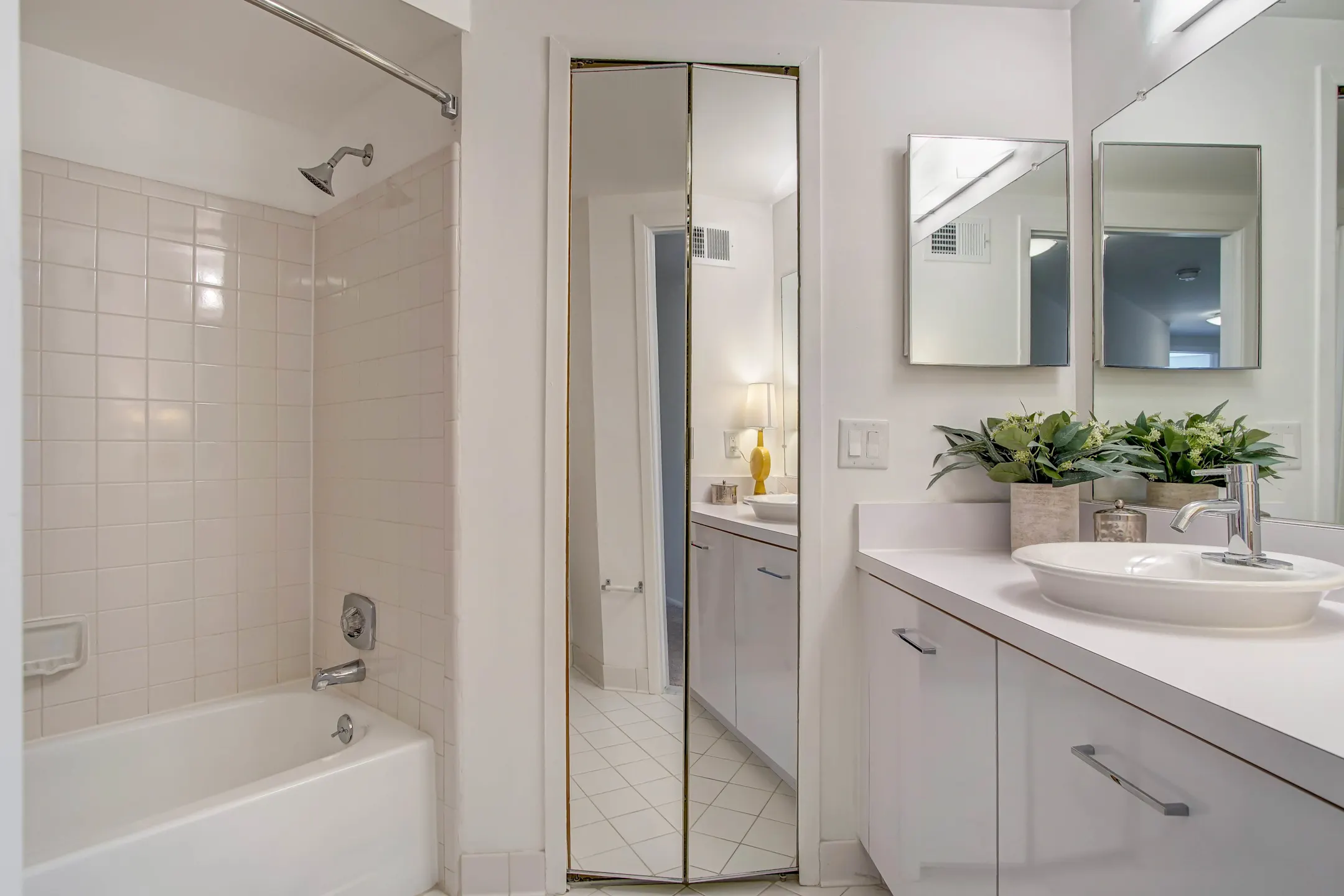 Aldingbrooke Apartments and Townhomes - West Bloomfield, MI
