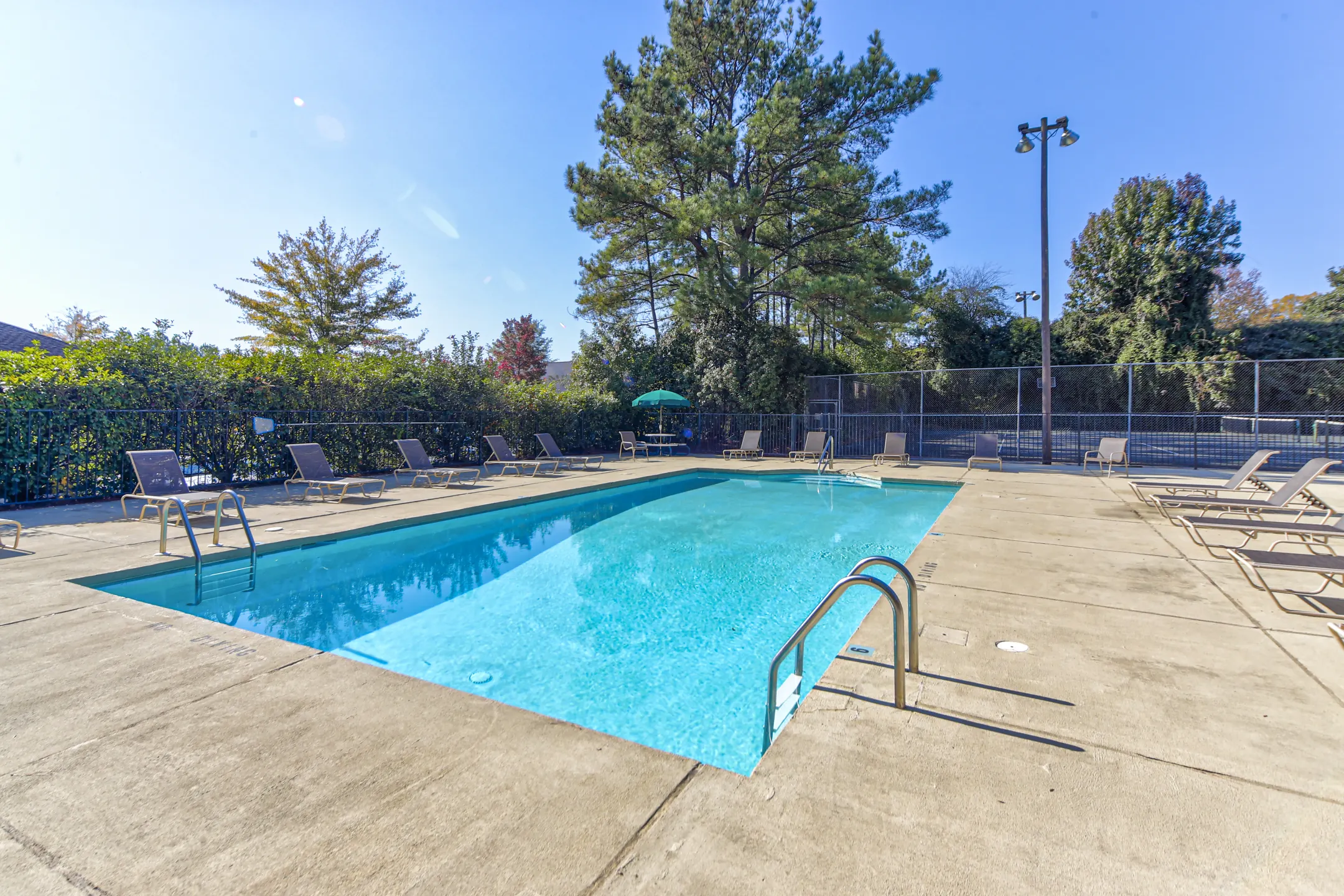 Royal Hills Apartments 500 Snows Mill Ave Tuscaloosa, AL Apartments