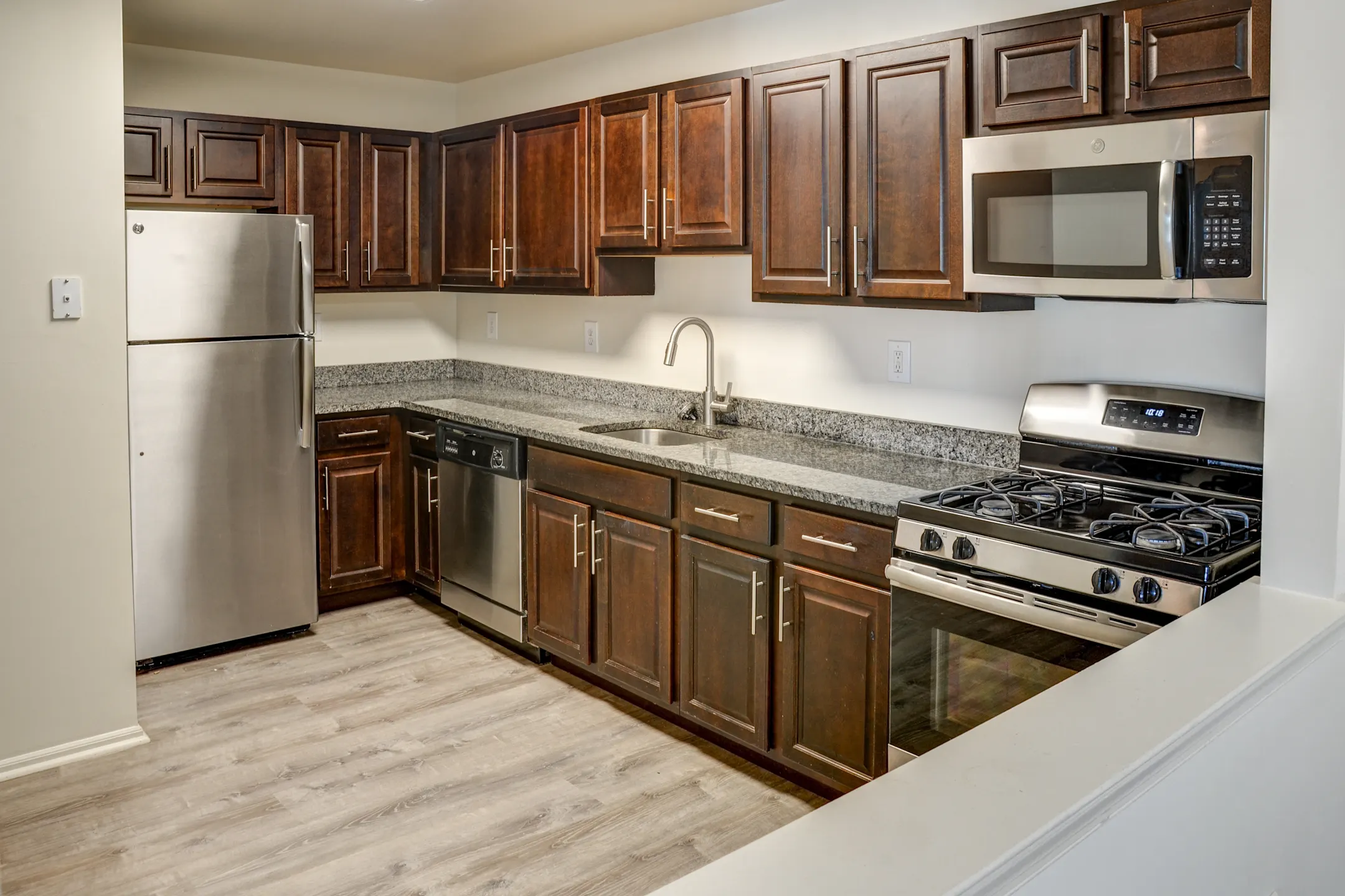 Meridian Terrace/Meridian Square Apartments Carteret, NJ 07008