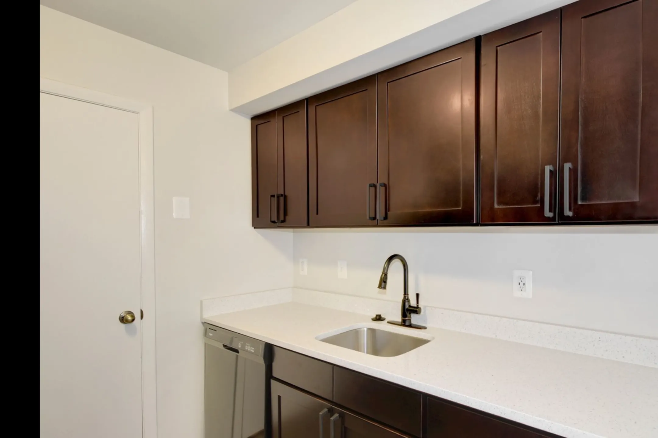 Piney Ridge Townhomes 964a Marimich Ct Sykesville, MD Apartments