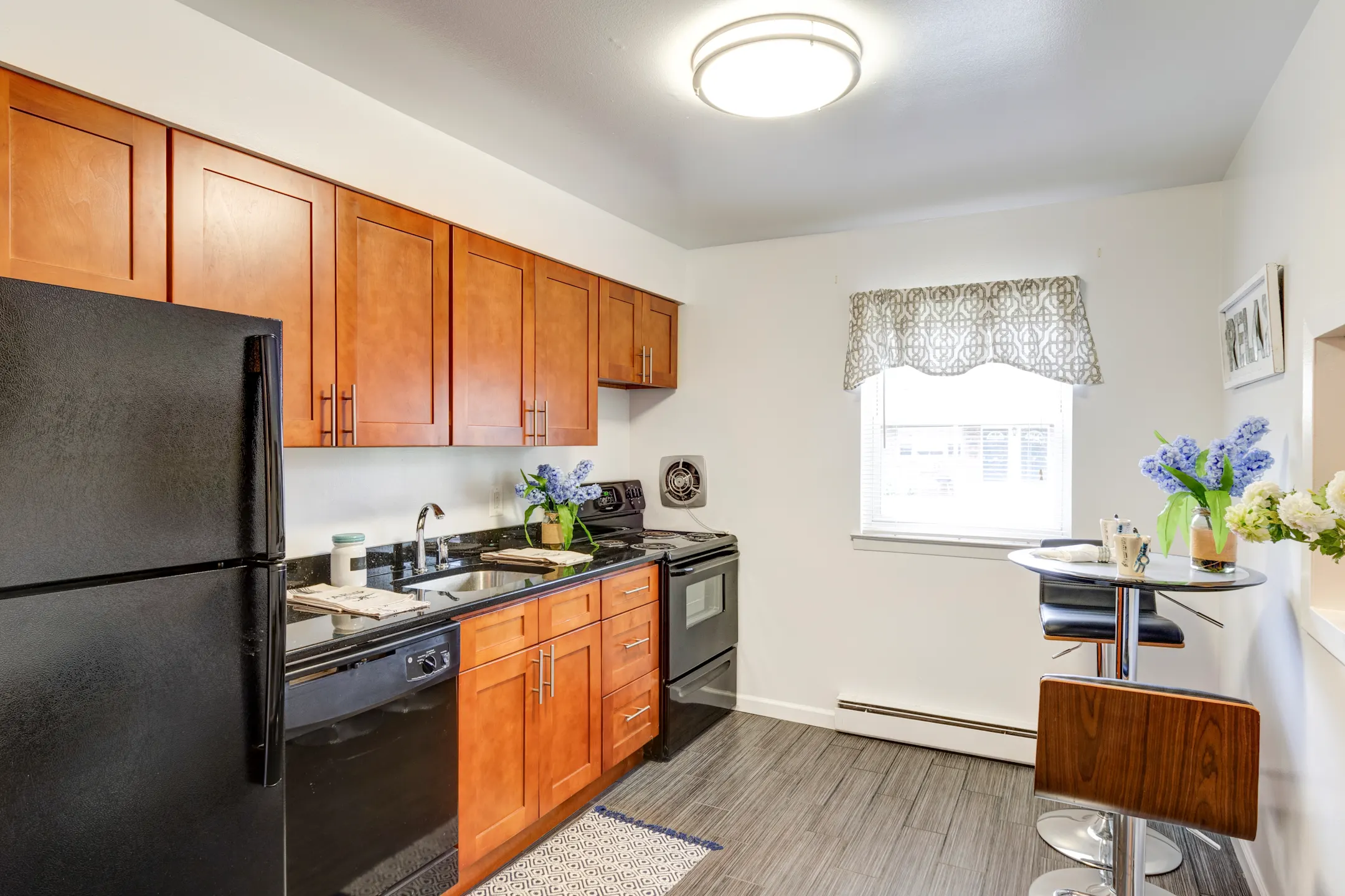 Kitchen - Stratford Apartments - Old Bridge, NJ