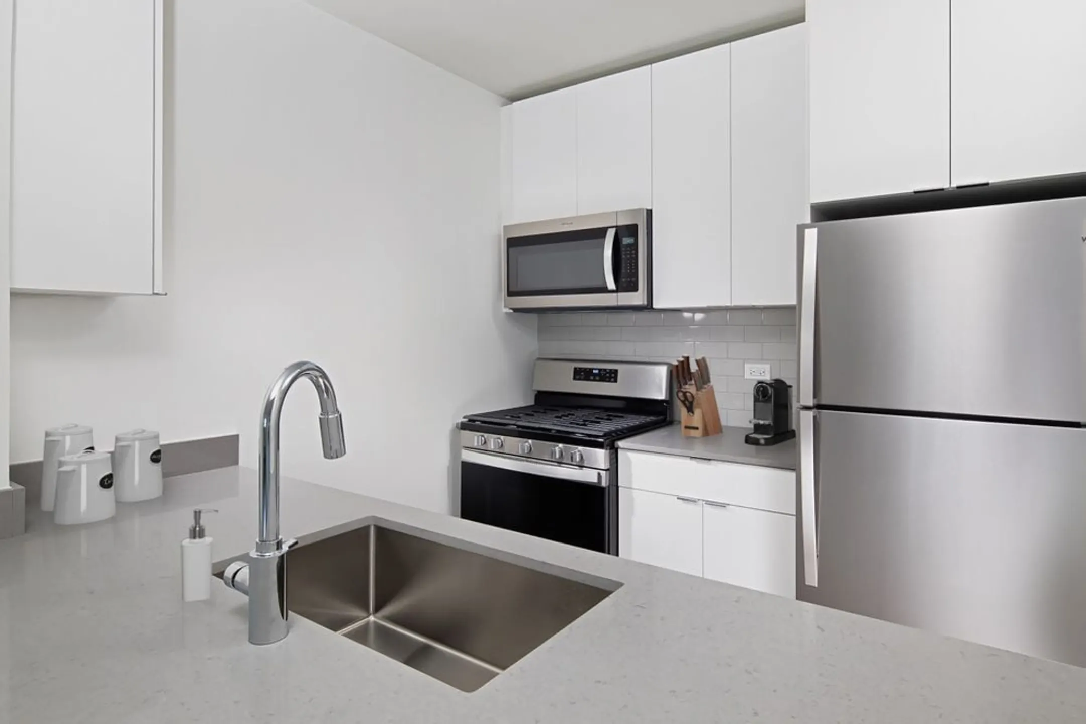 Avalon Midtown West 250 W 50th St New York, NY Apartments for Rent