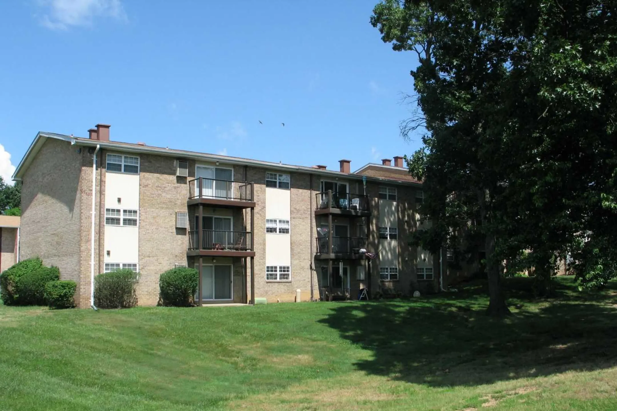 Building - Woodcrest Apartments - Glen Burnie, MD