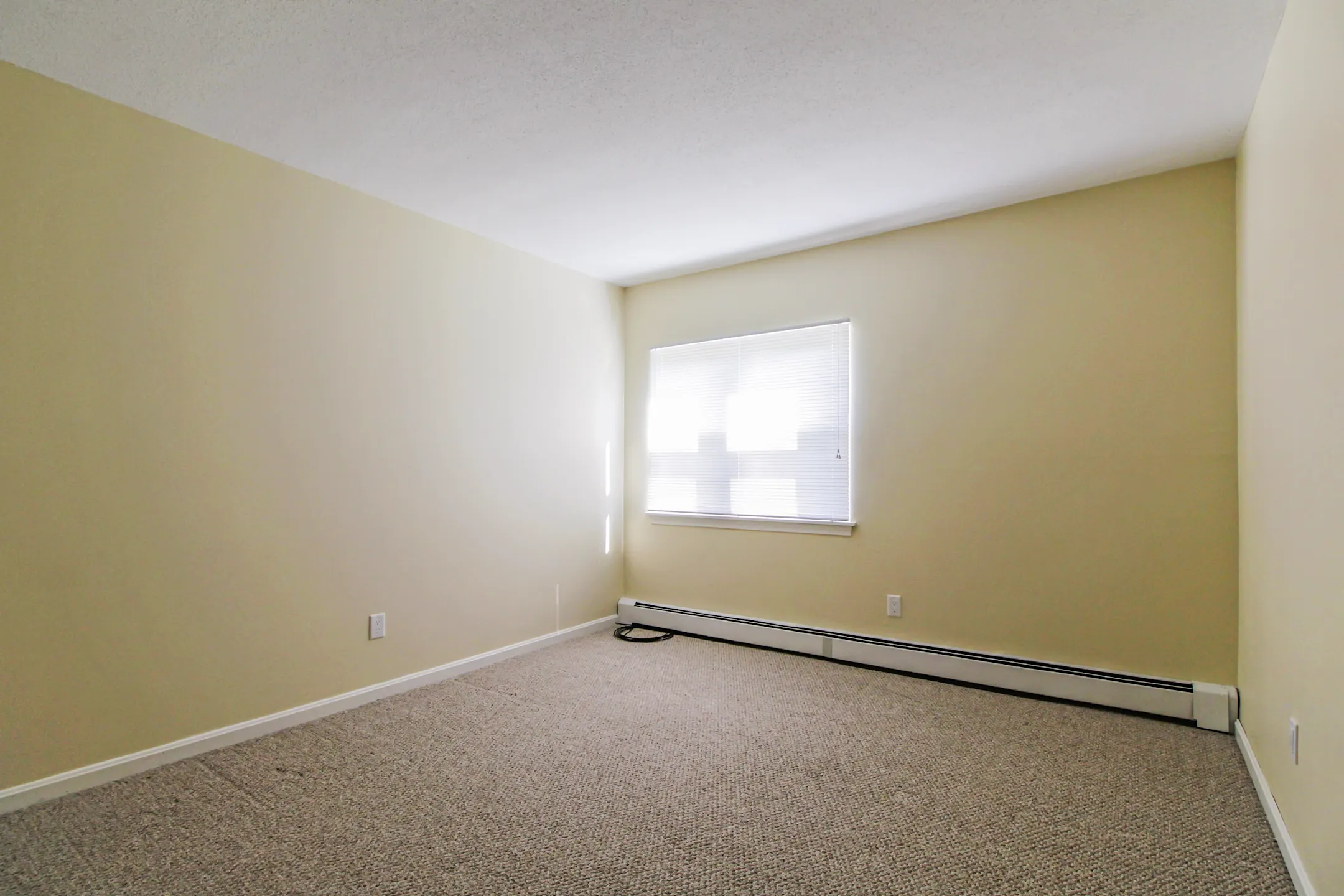 Country Manor Pomfret 120 Putnam Rd Pomfret, CT Apartments for