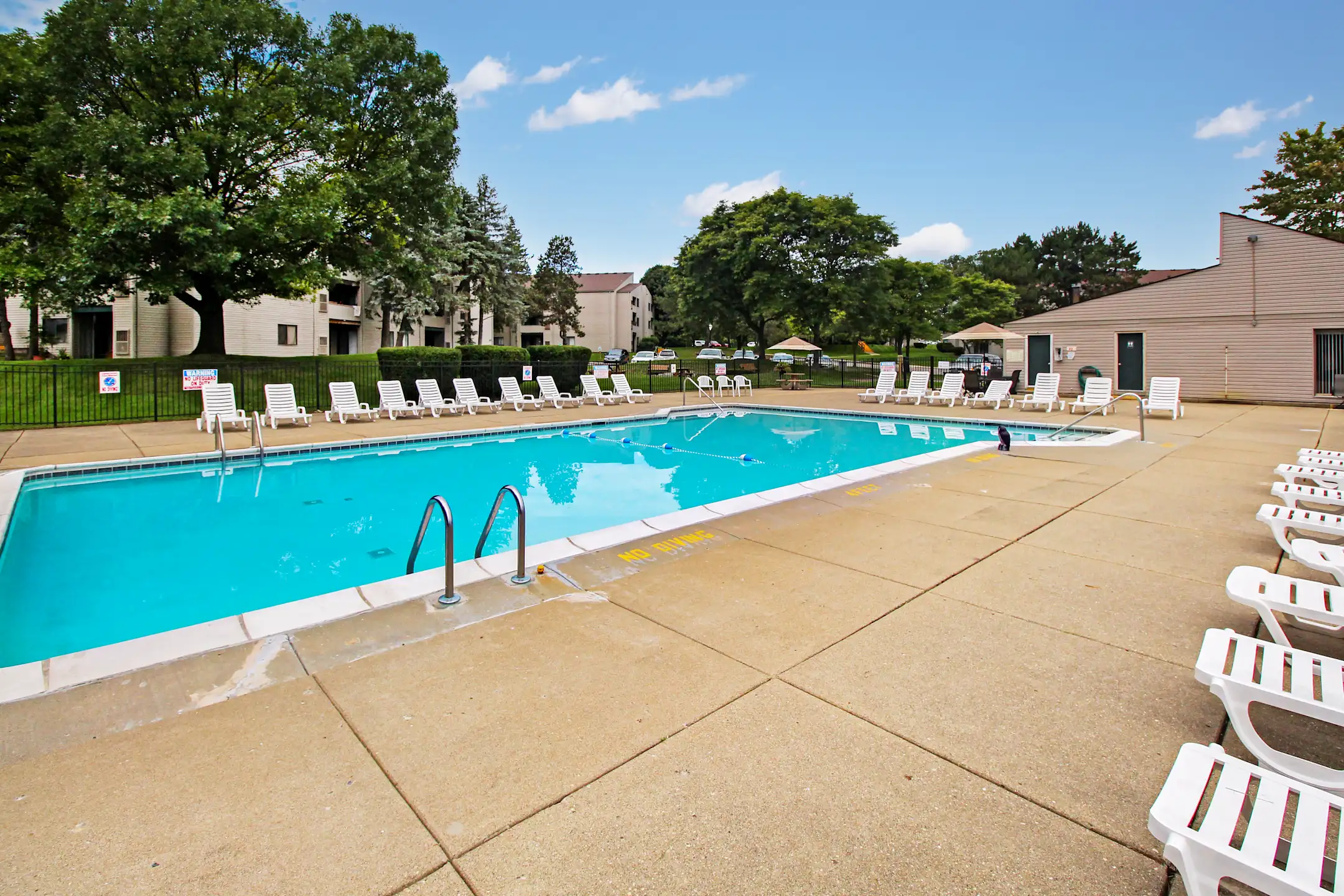 Pine Hill Apartments Apartments Howell, MI 48843