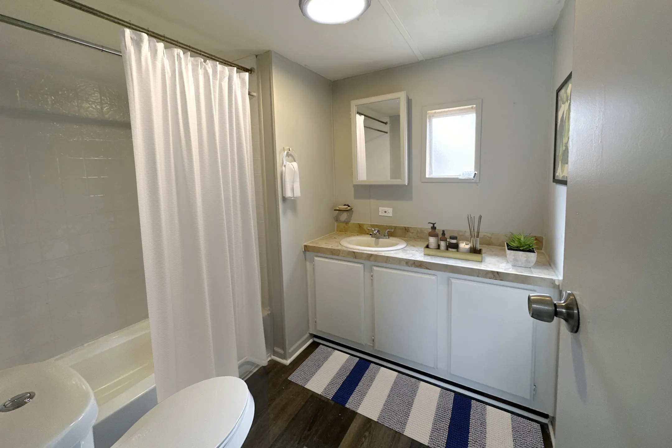 Bathroom - Starlight Mobile Park - Brighton, MI